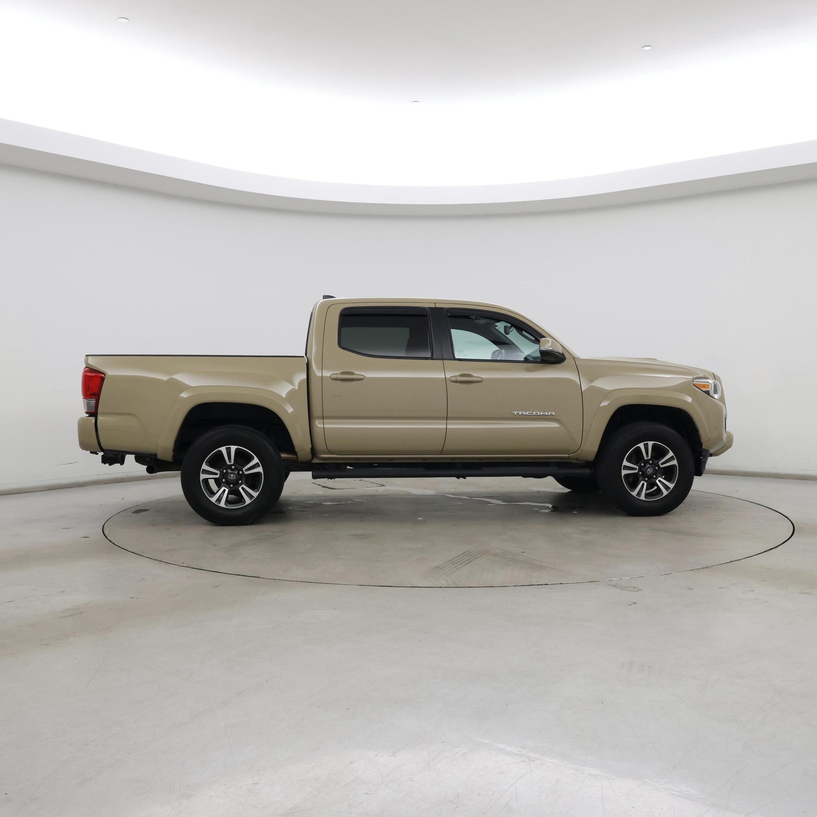 Thumbnail: 2016 Toyota Tacoma - 7