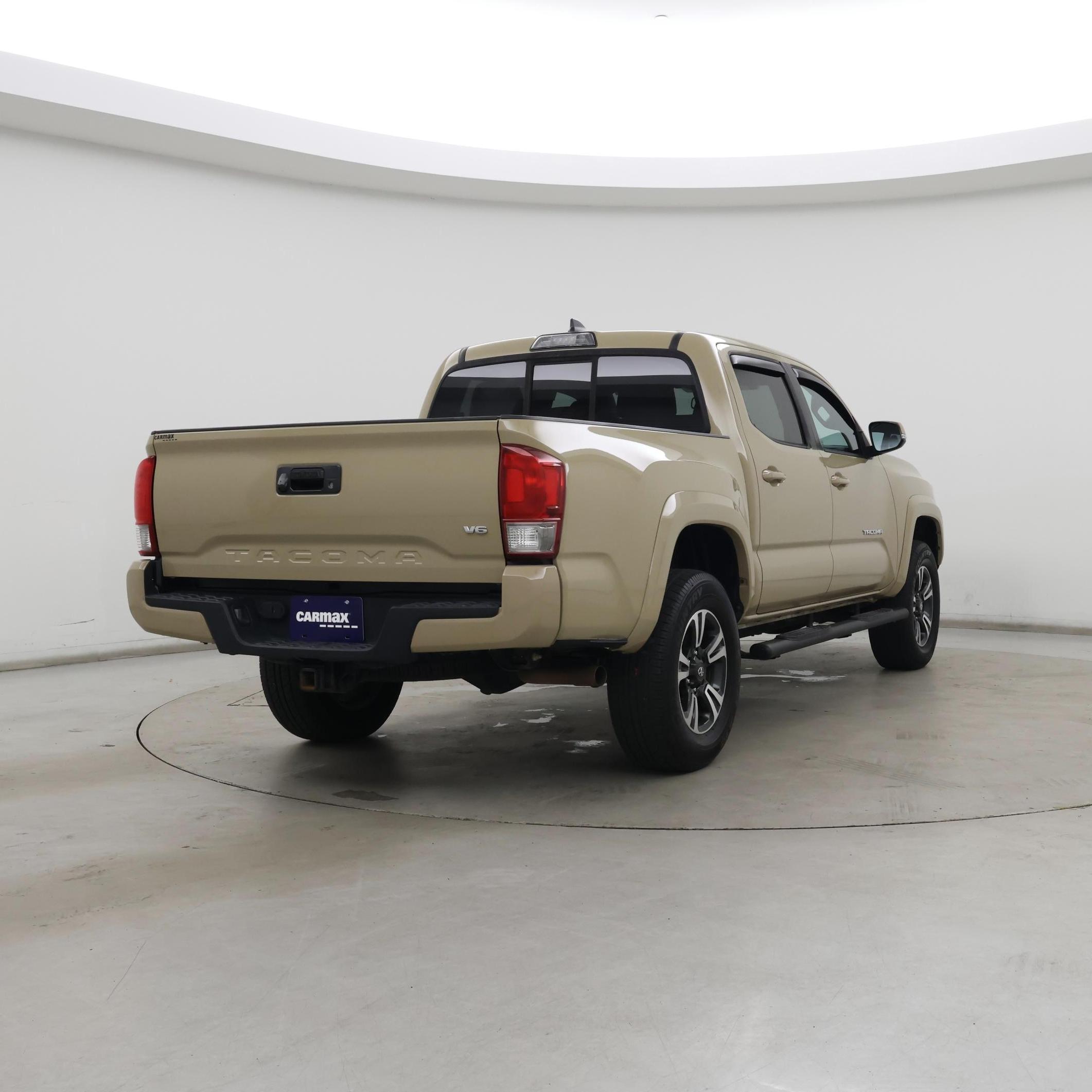 Thumbnail: 2016 Toyota Tacoma - 8