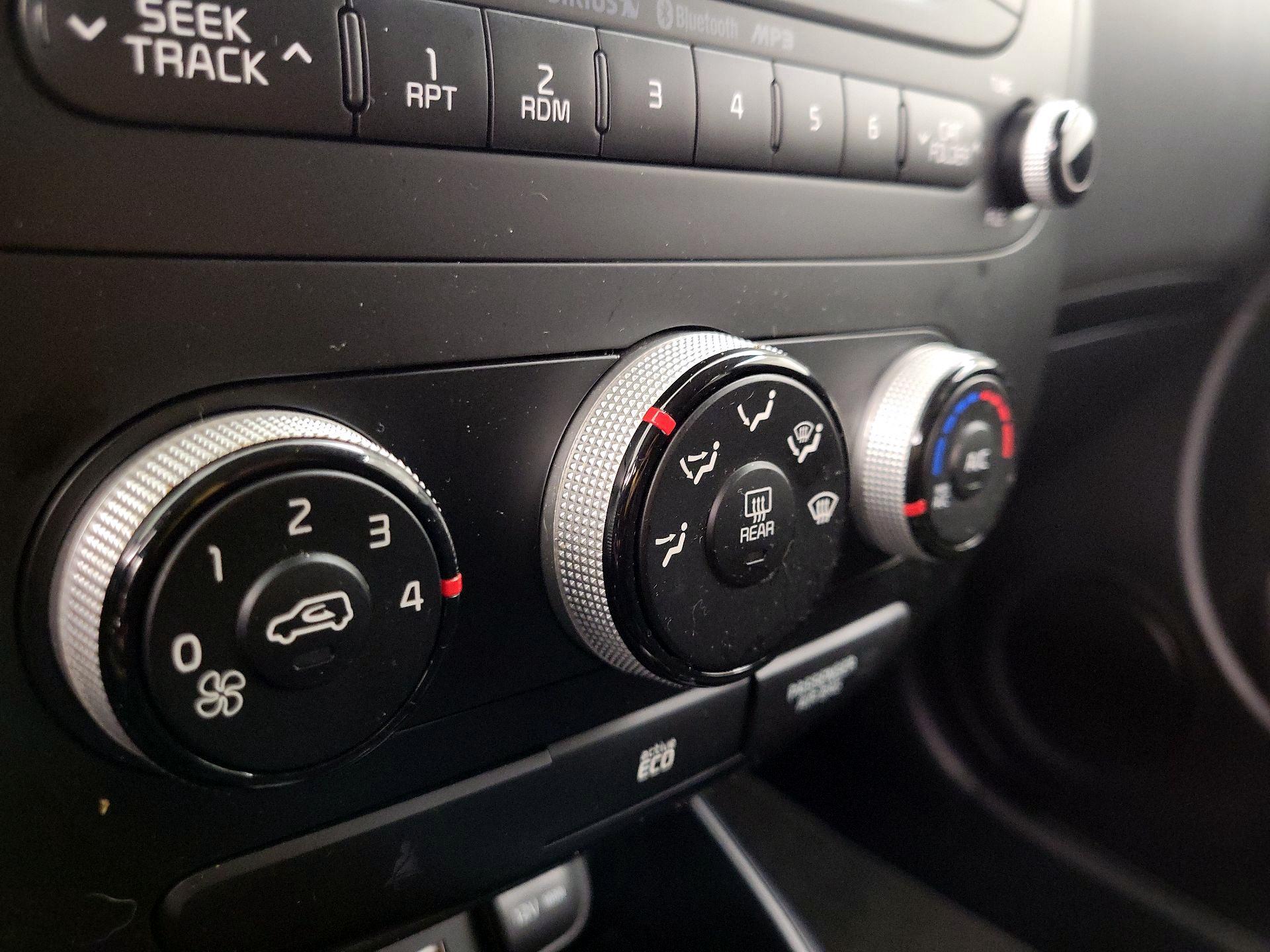 Thumbnail: 2015 Kia Soul - 15