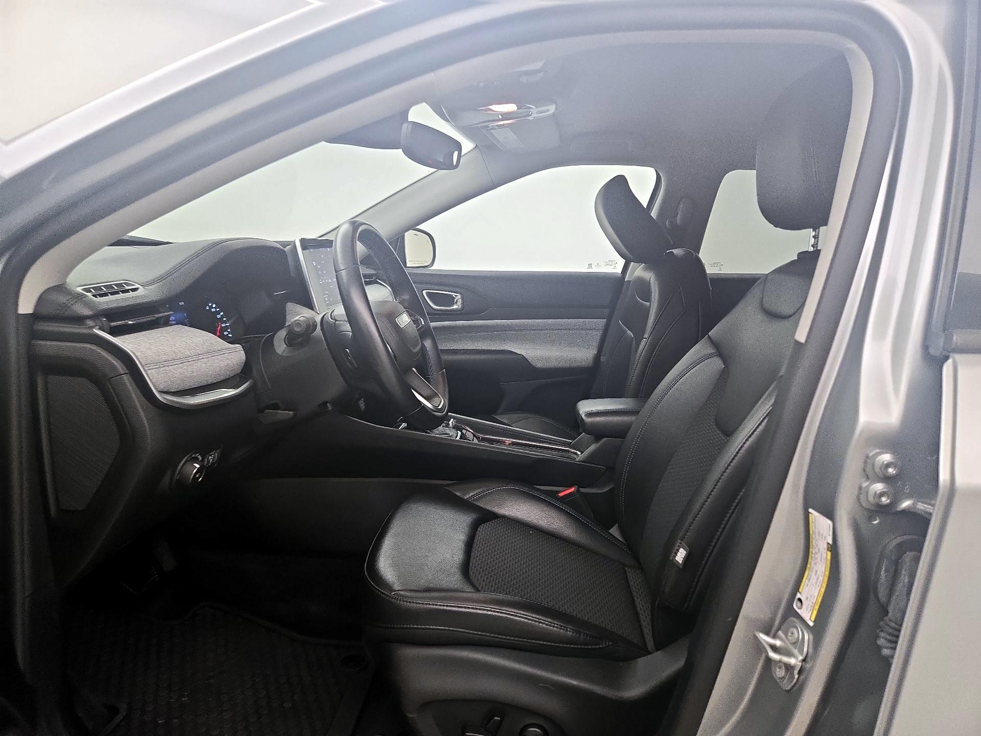 Thumbnail: 2022 Jeep Compass - 11