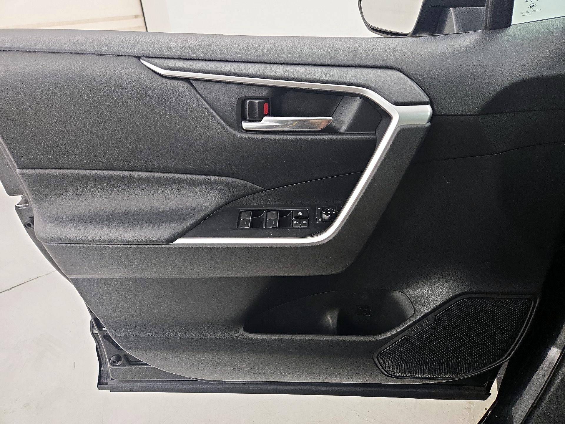 Thumbnail: 2022 Toyota RAV4 - 12