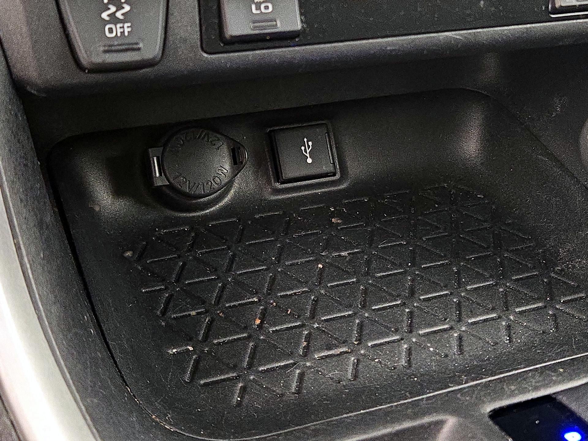 Thumbnail: 2022 Toyota RAV4 - 18