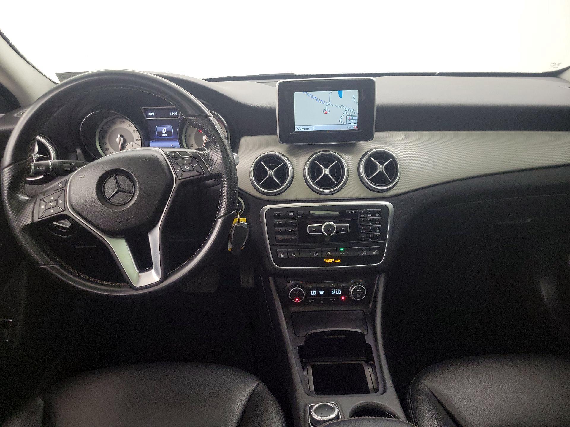 Thumbnail: 2015 Mercedes-Benz GLA - 9