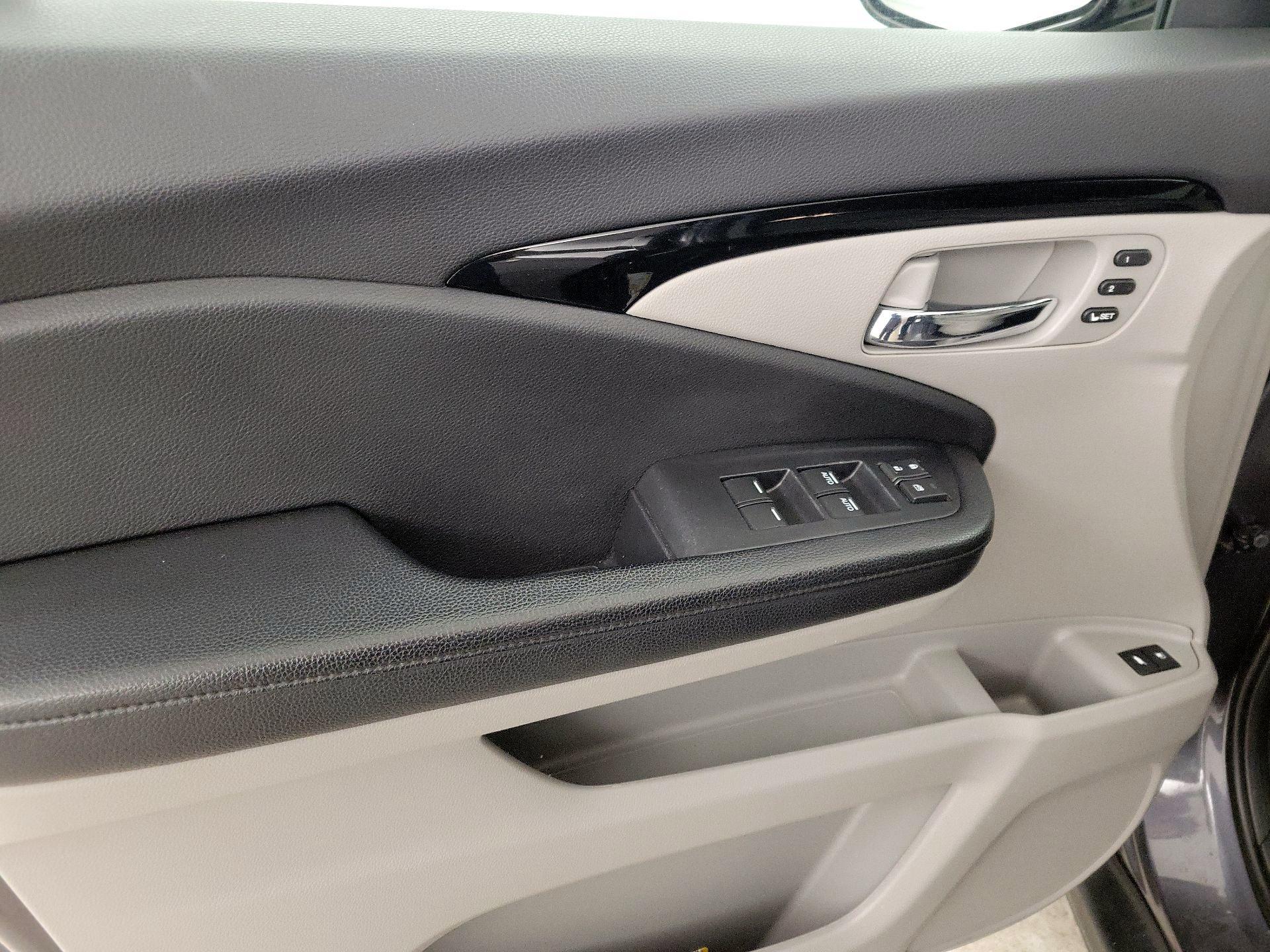 Thumbnail: 2019 Honda Pilot - 12