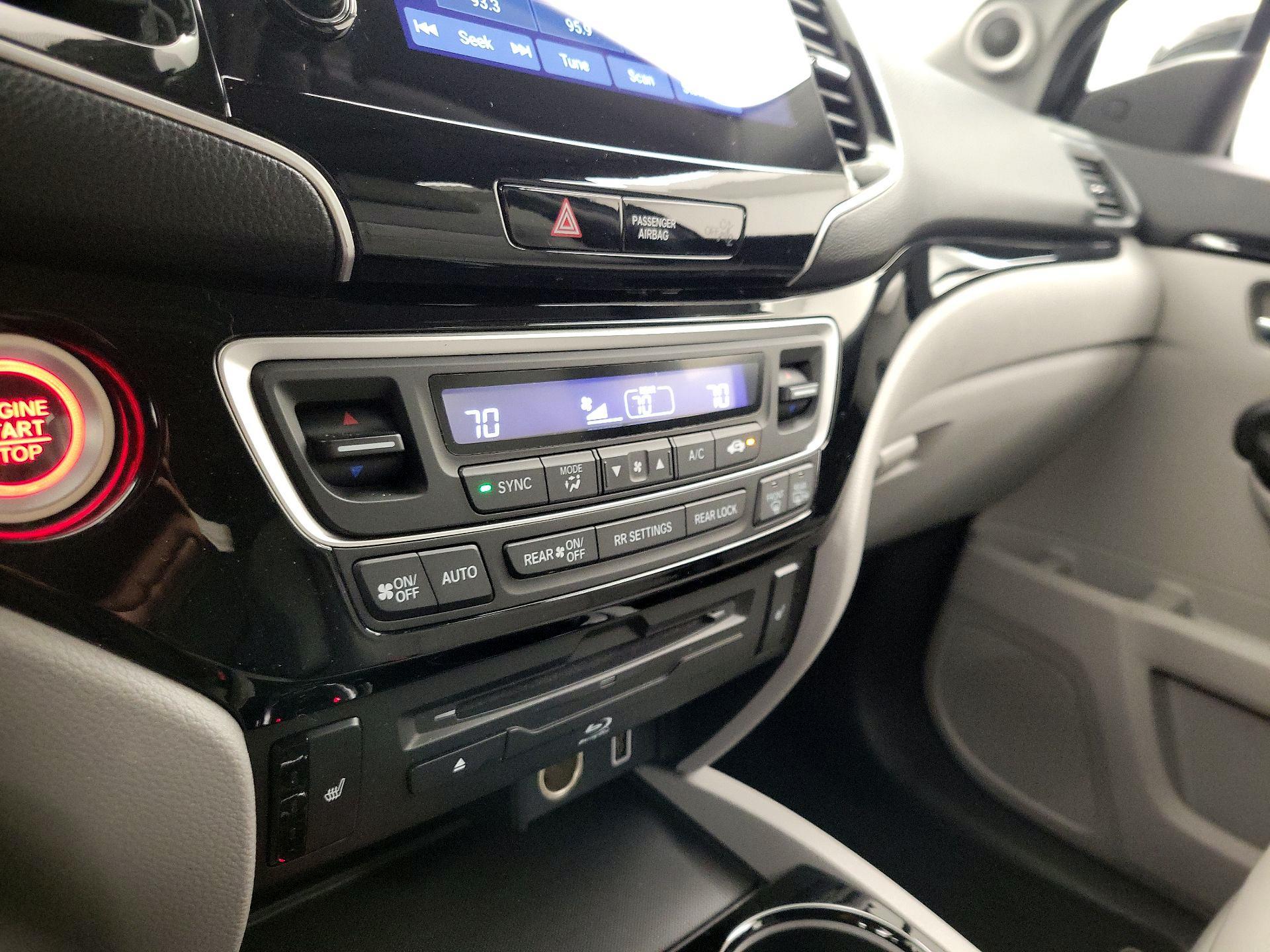 Thumbnail: 2019 Honda Pilot - 17