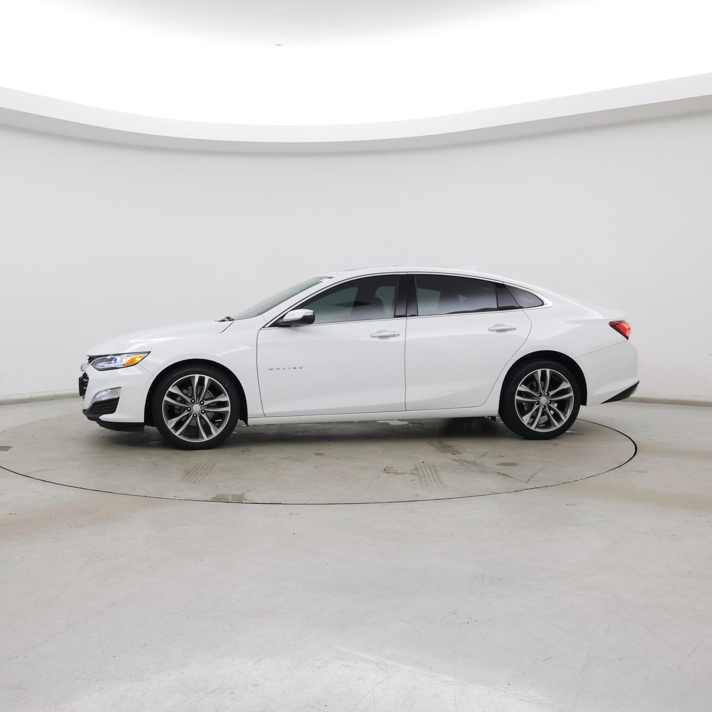 Thumbnail: 2022 Chevrolet Malibu - 3