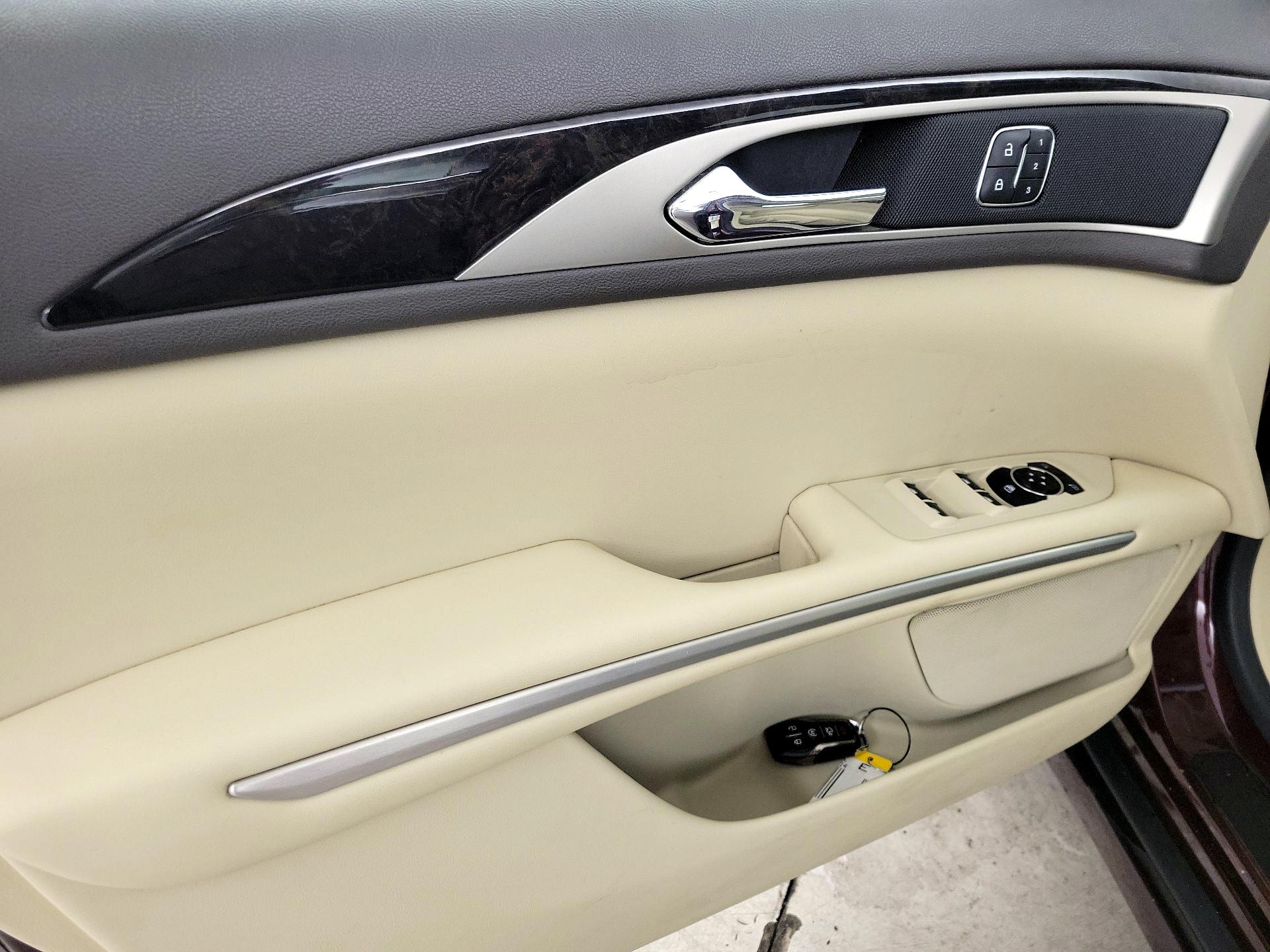 Thumbnail: 2013 Lincoln MKZ - 12