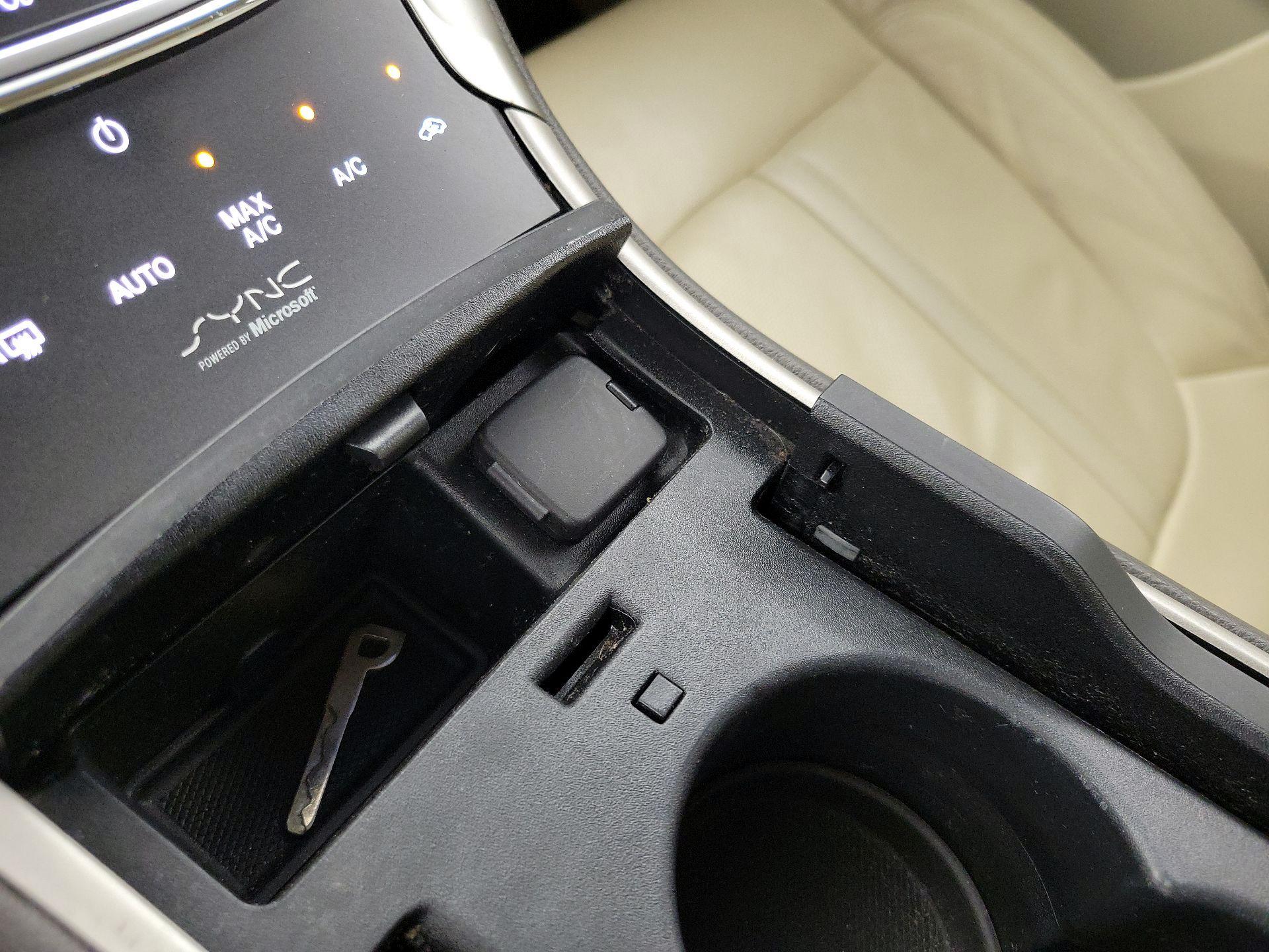 Thumbnail: 2013 Lincoln MKZ - 18