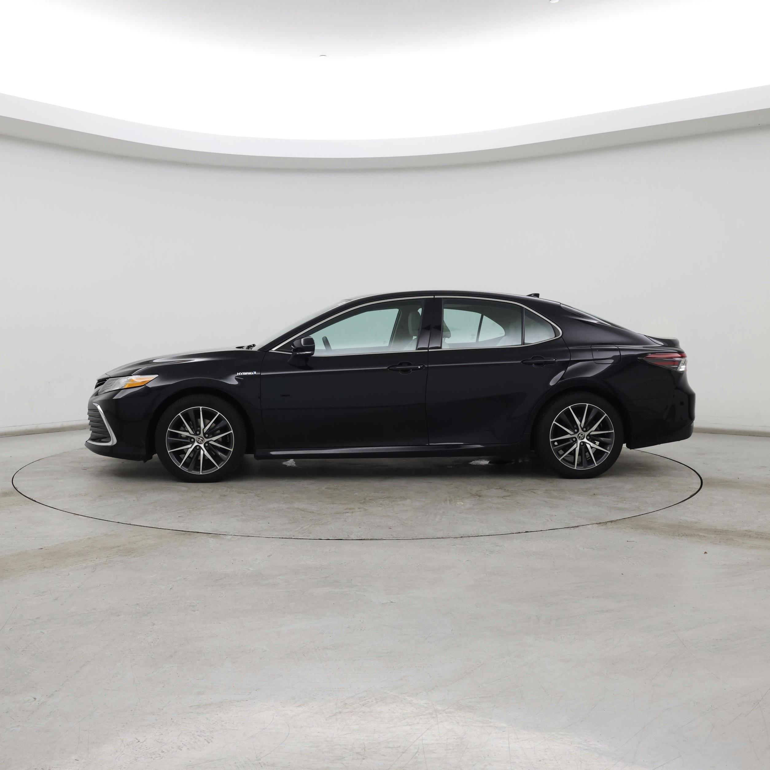 Thumbnail: 2021 Toyota Camry - 3