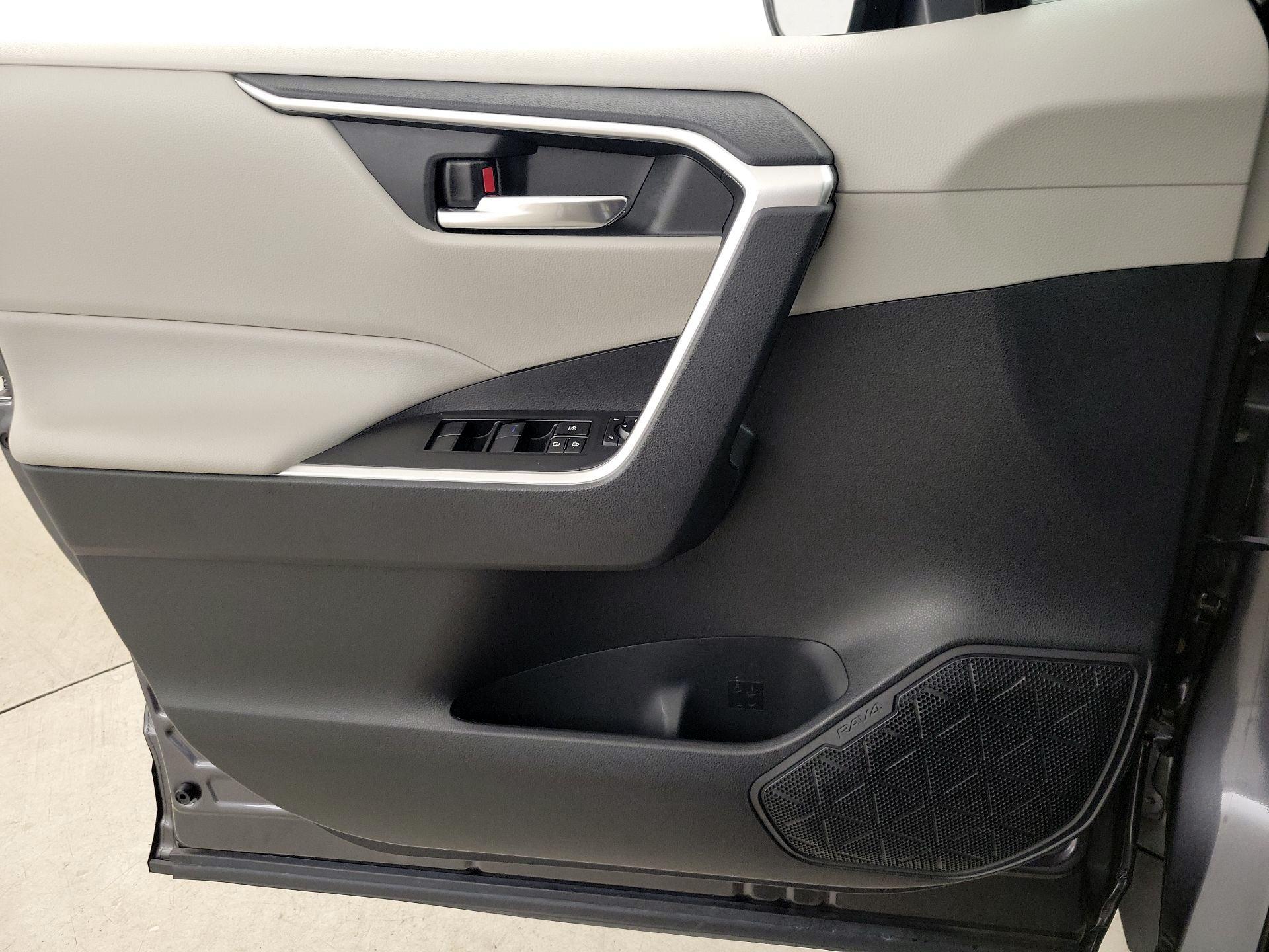 Thumbnail: 2021 Toyota RAV4 - 12