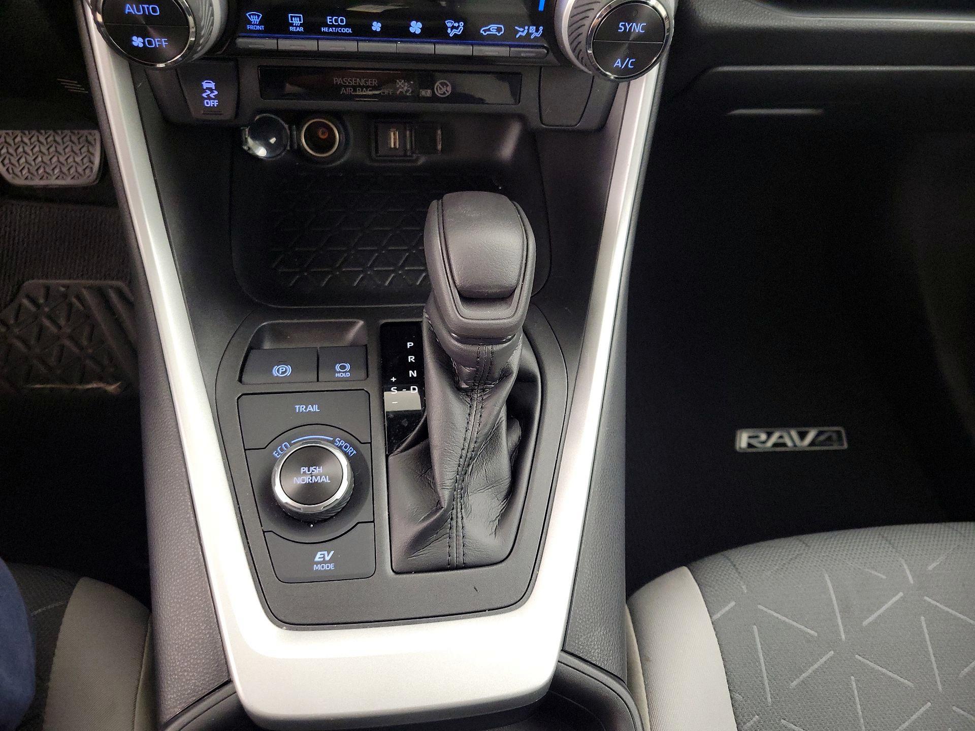 Thumbnail: 2021 Toyota RAV4 - 17