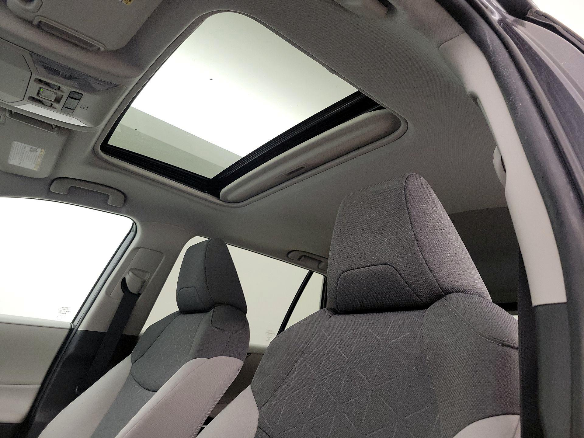 Thumbnail: 2021 Toyota RAV4 - 19