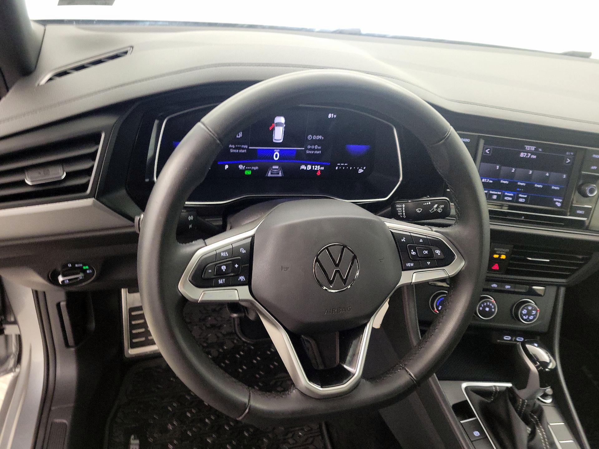 Thumbnail: 2023 Volkswagen Jetta - 10