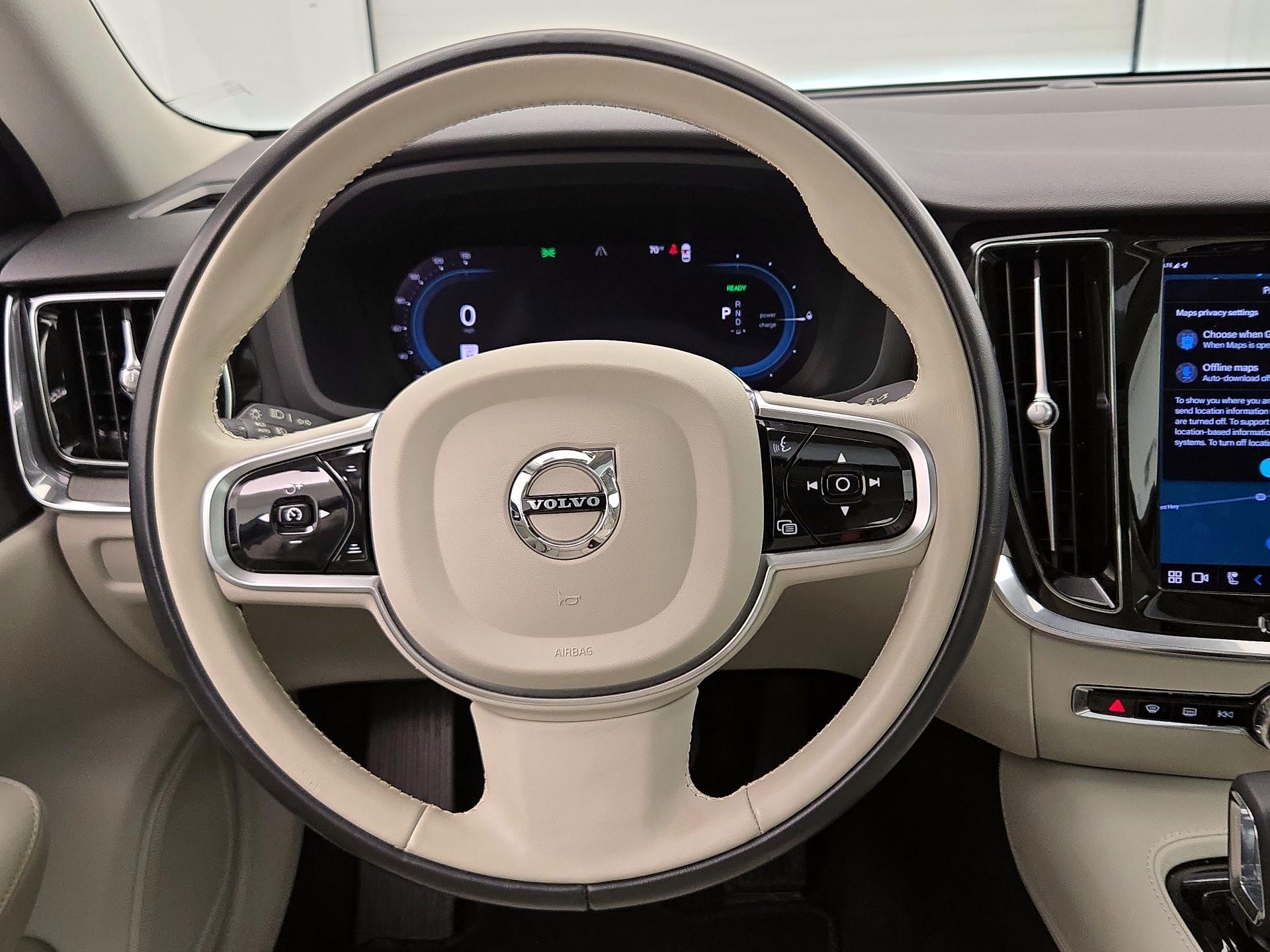 Thumbnail: 2023 Volvo S60 - 10