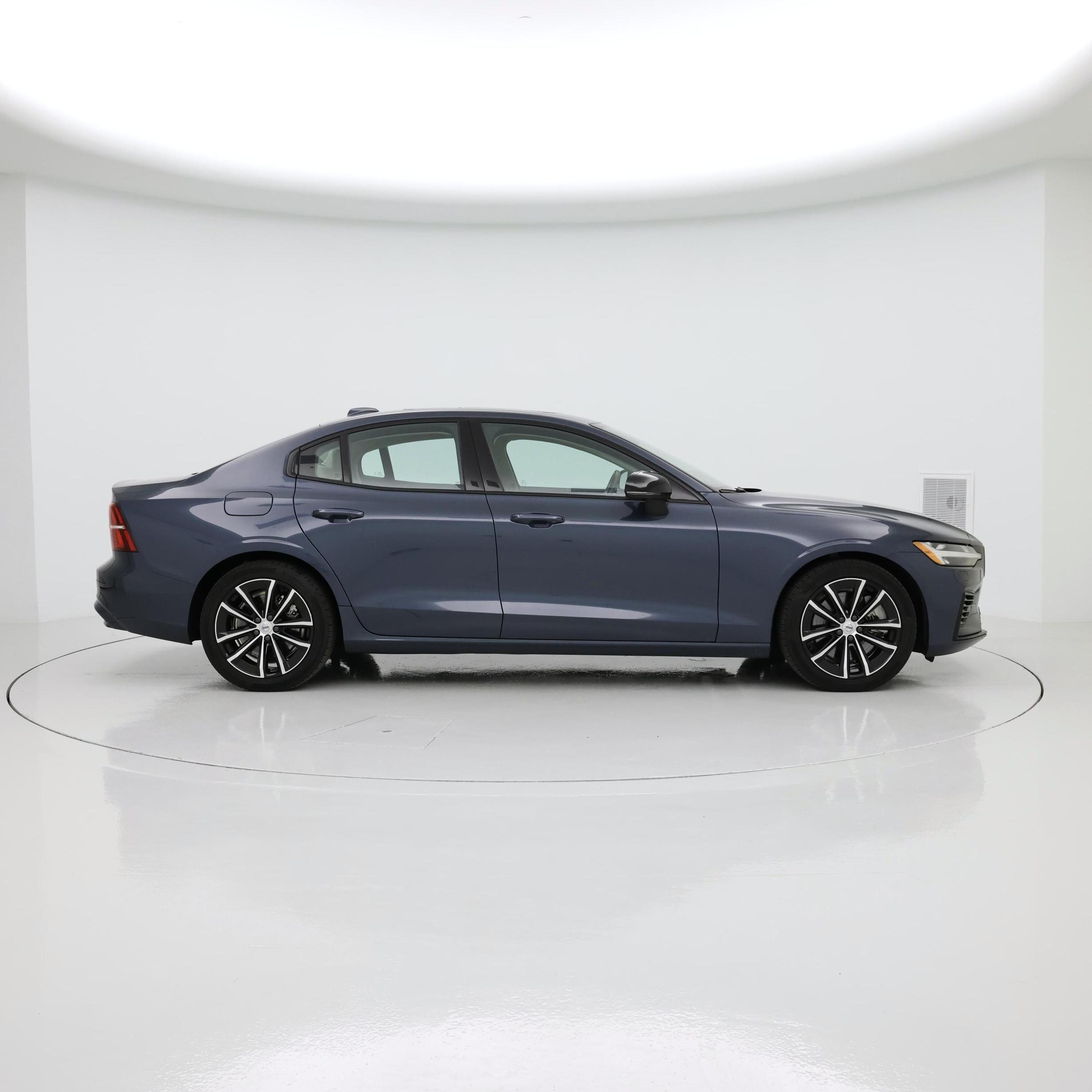 Thumbnail: 2023 Volvo S60 - 7