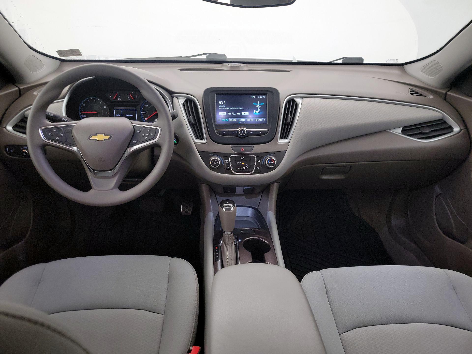 Thumbnail: 2017 Chevrolet Malibu - 9