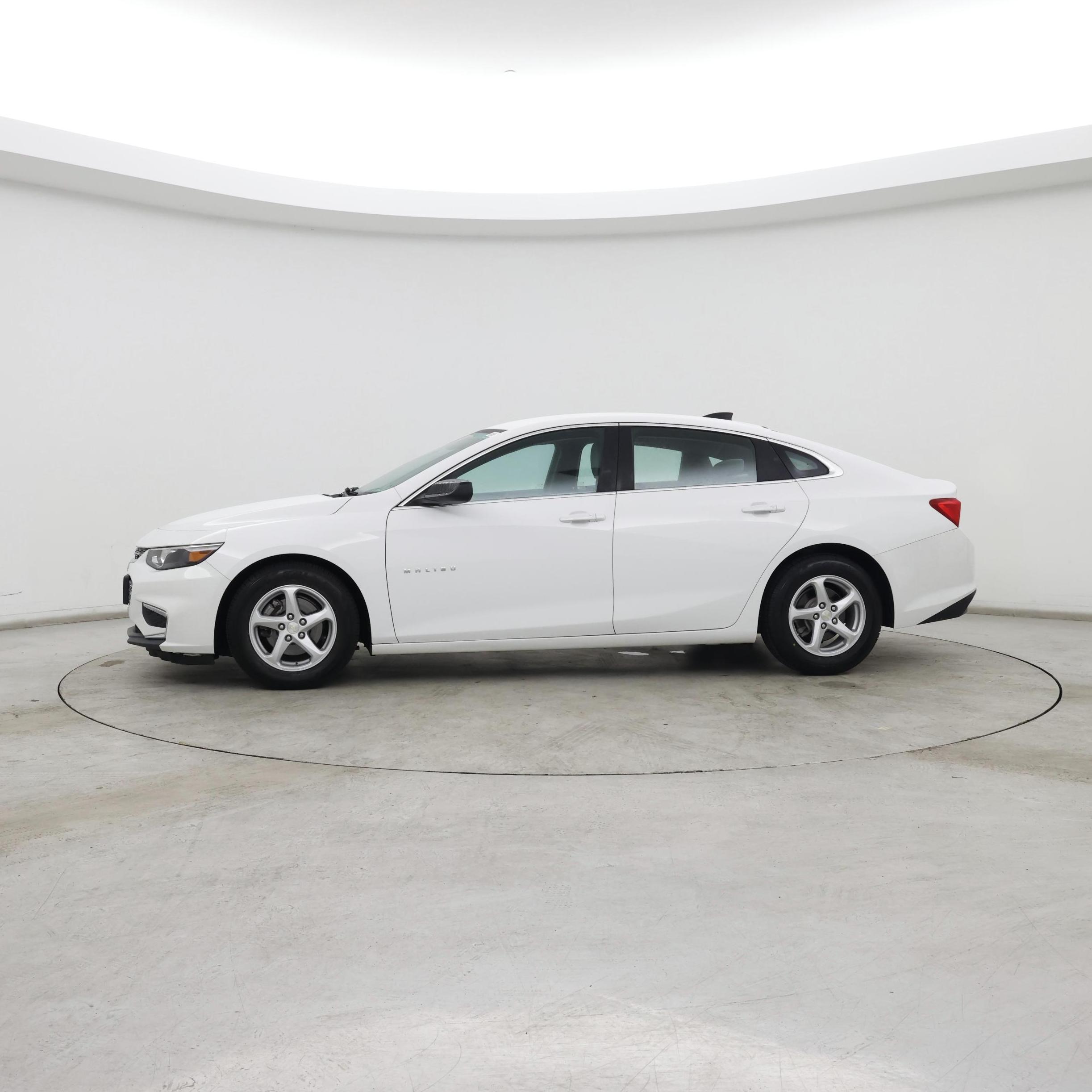 Thumbnail: 2017 Chevrolet Malibu - 3