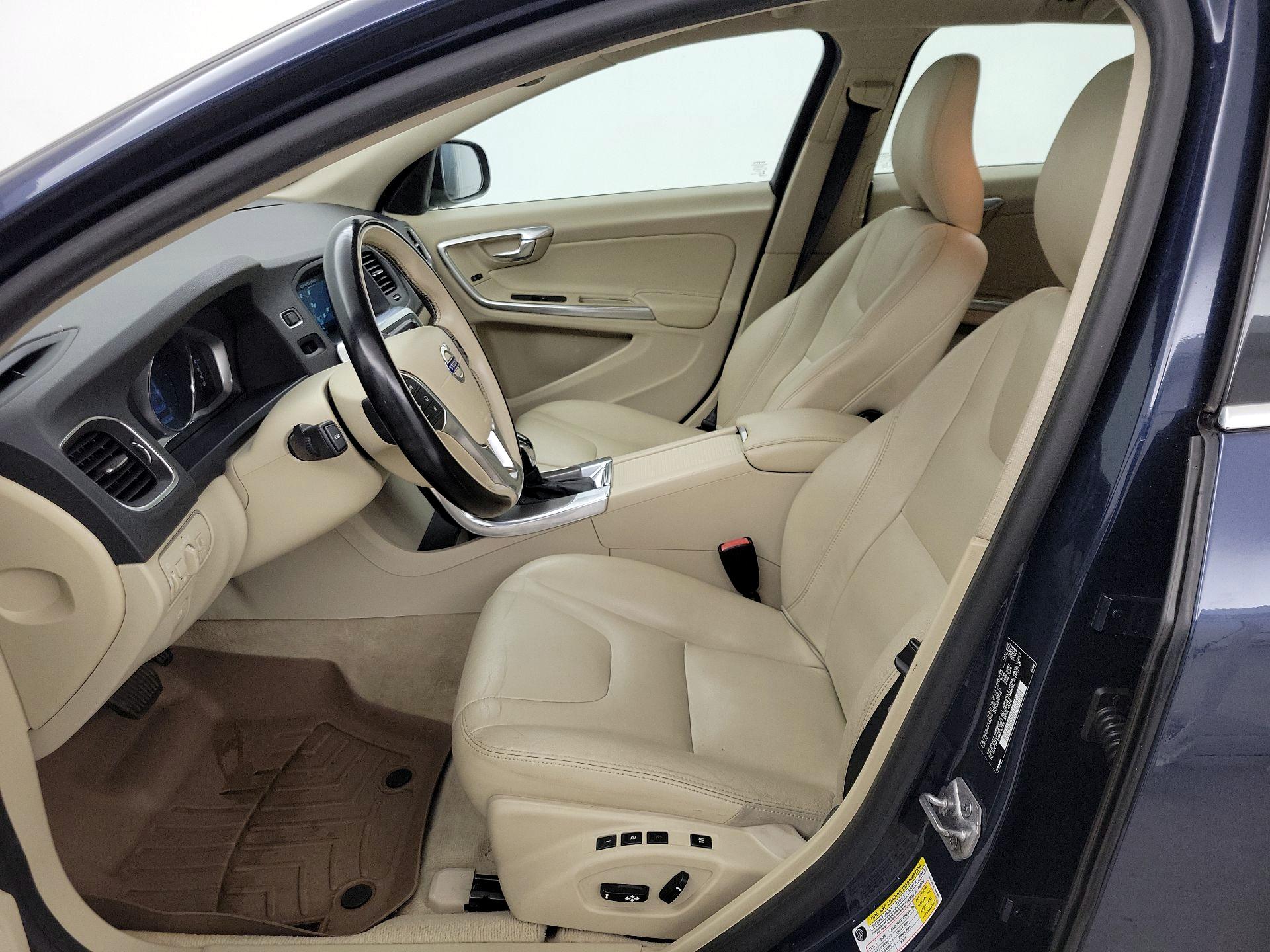Thumbnail: 2015 Volvo V60 - 11