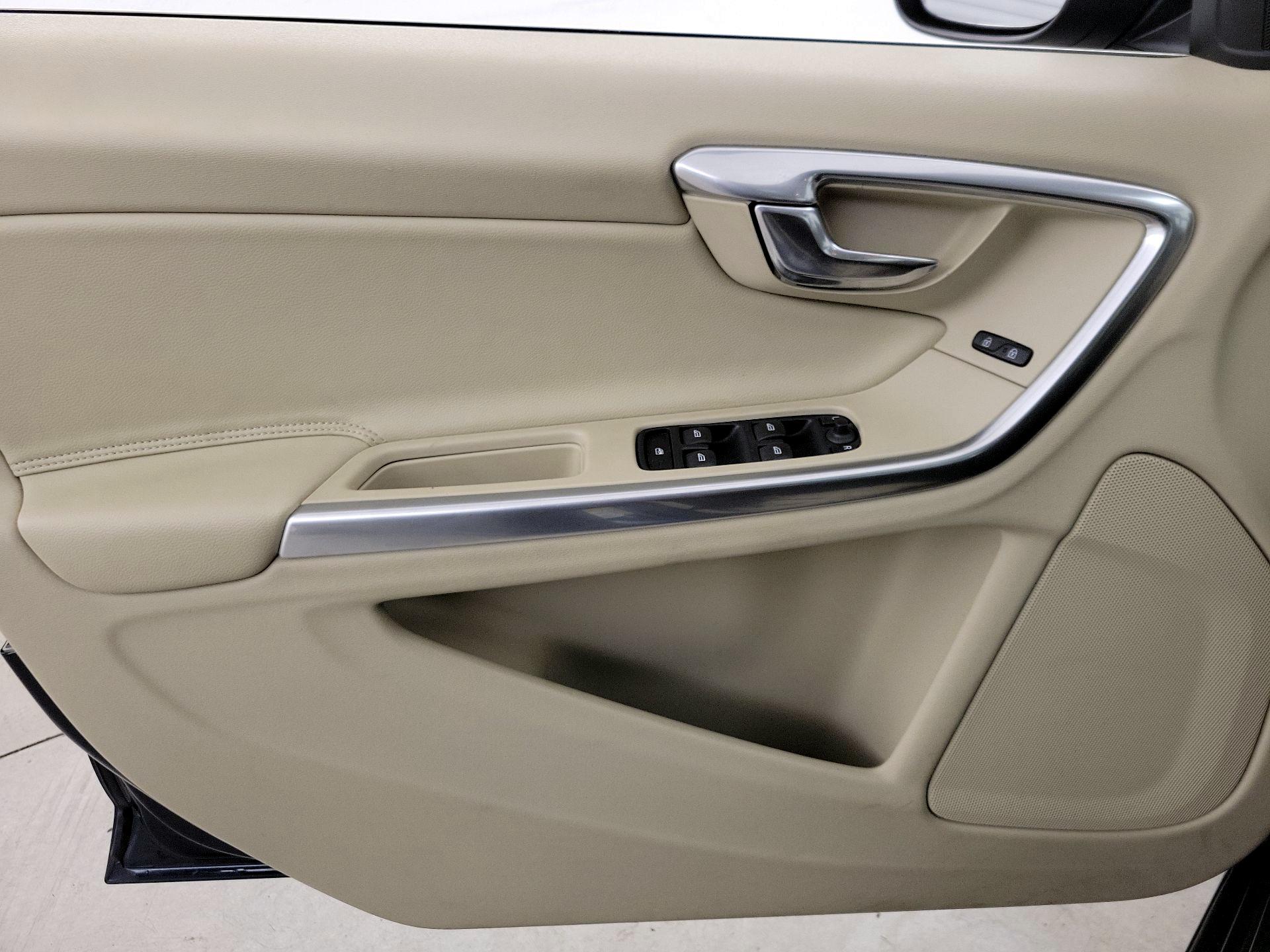 Thumbnail: 2015 Volvo V60 - 12