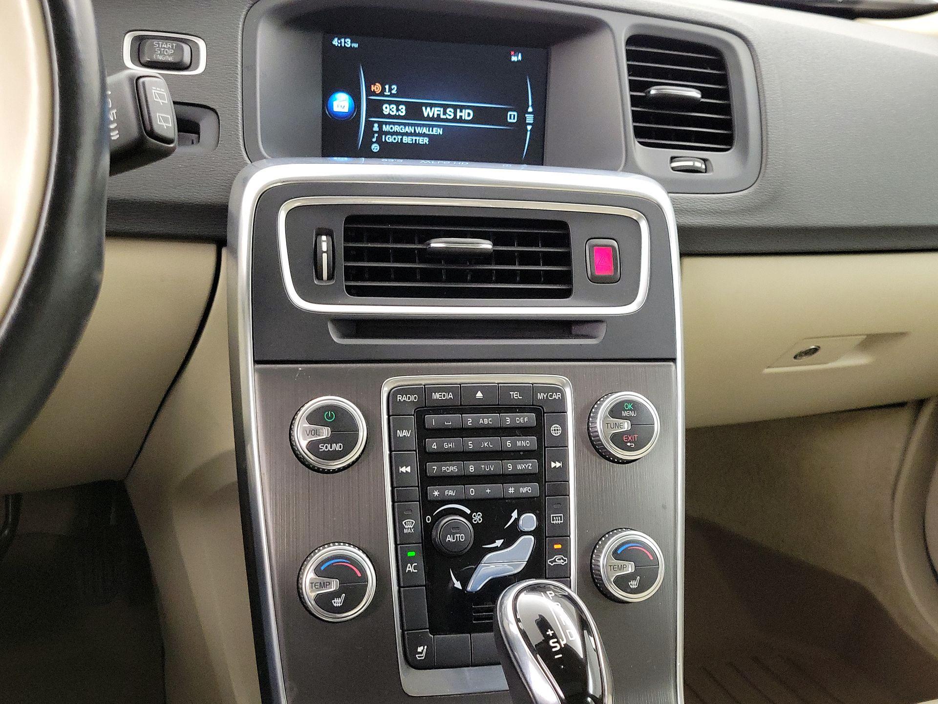 Thumbnail: 2015 Volvo V60 - 15