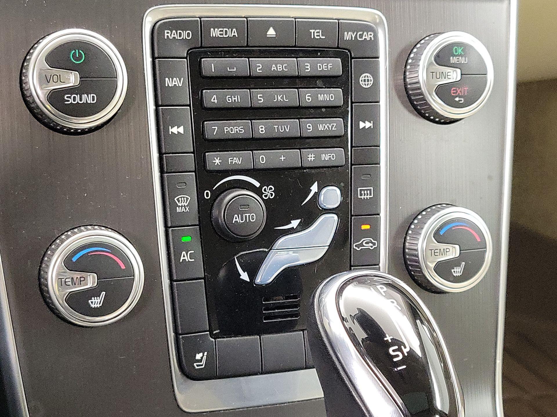 Thumbnail: 2015 Volvo V60 - 16