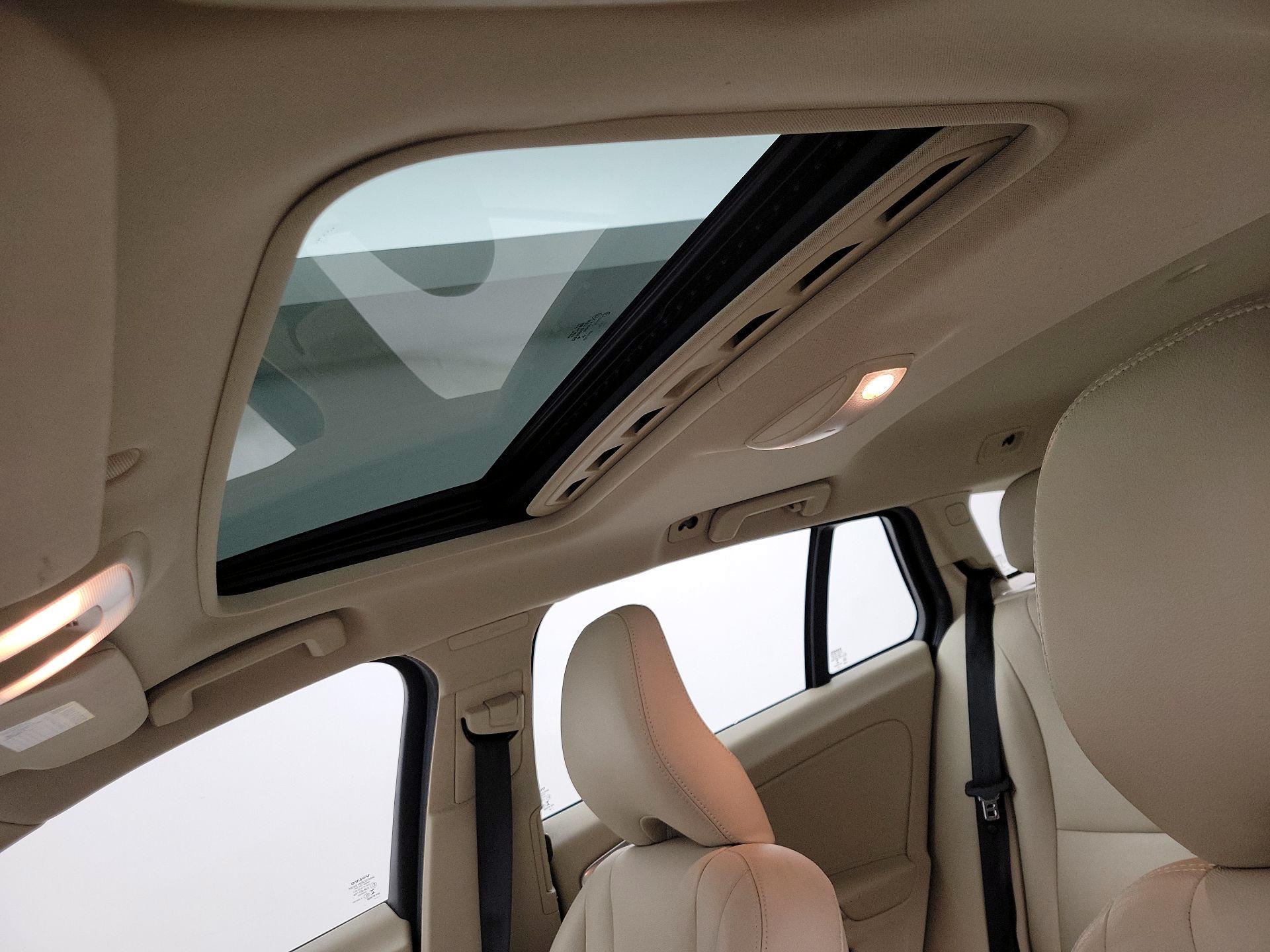 Thumbnail: 2015 Volvo V60 - 19