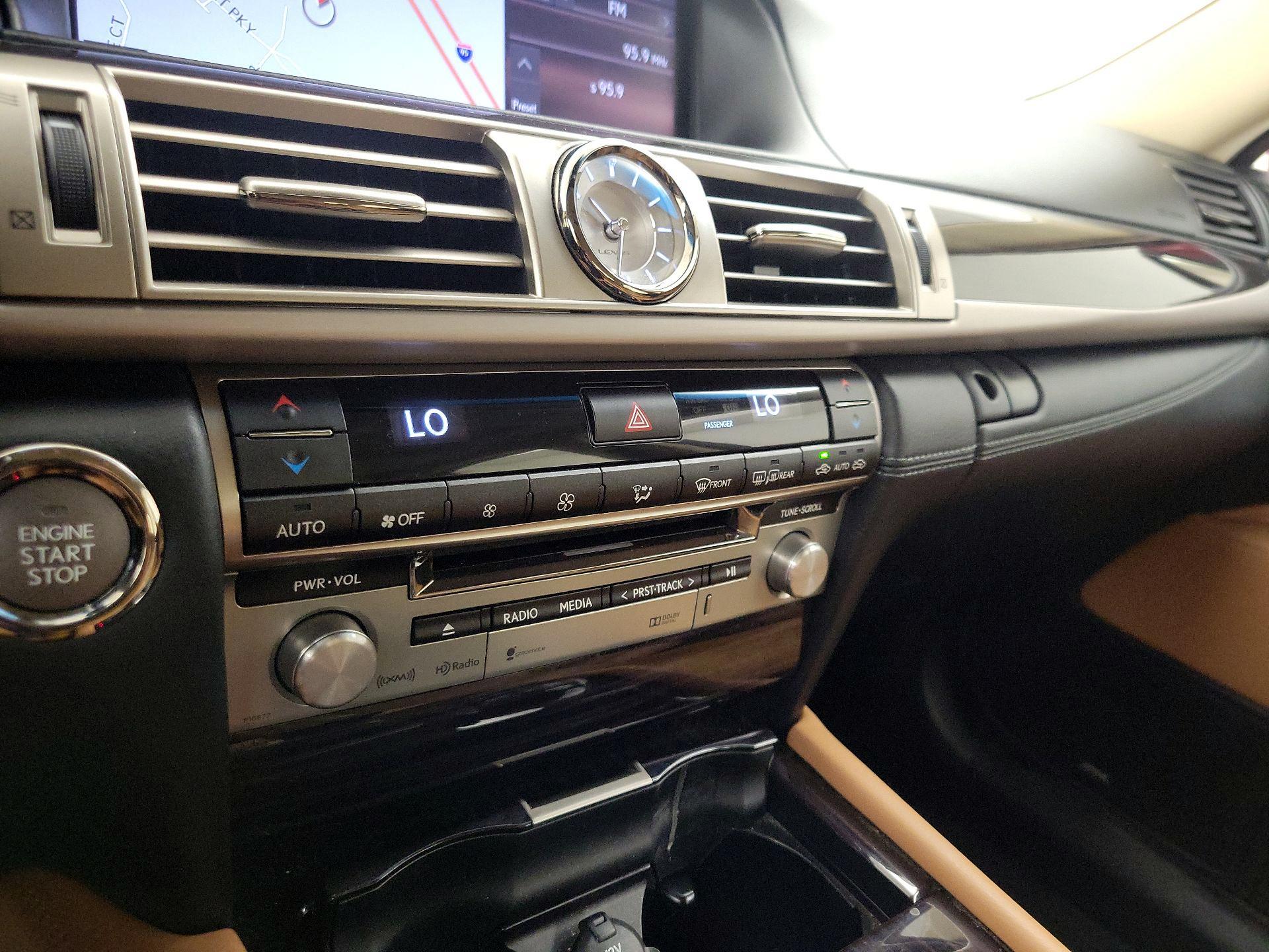 Thumbnail: 2015 Lexus LS - 17