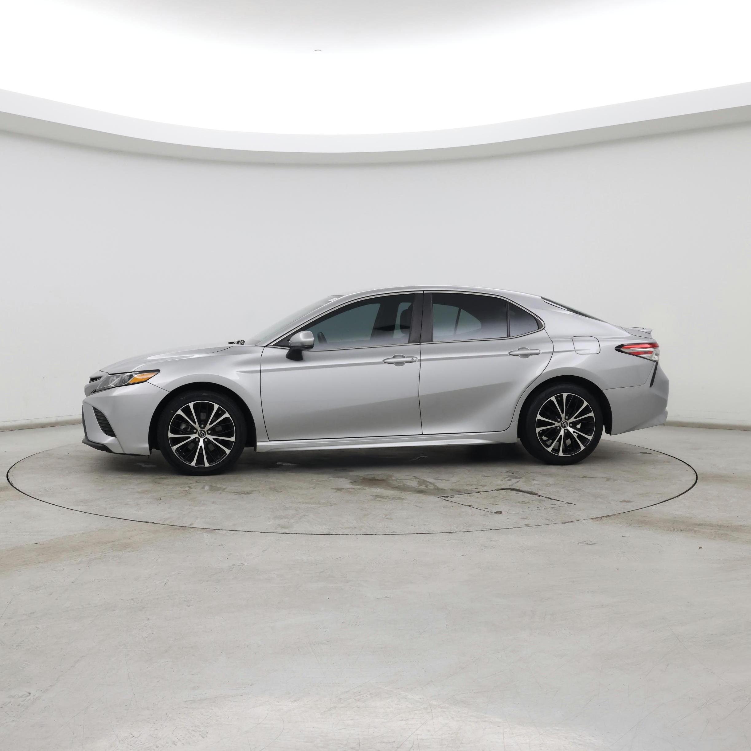 Thumbnail: 2018 Toyota Camry - 3