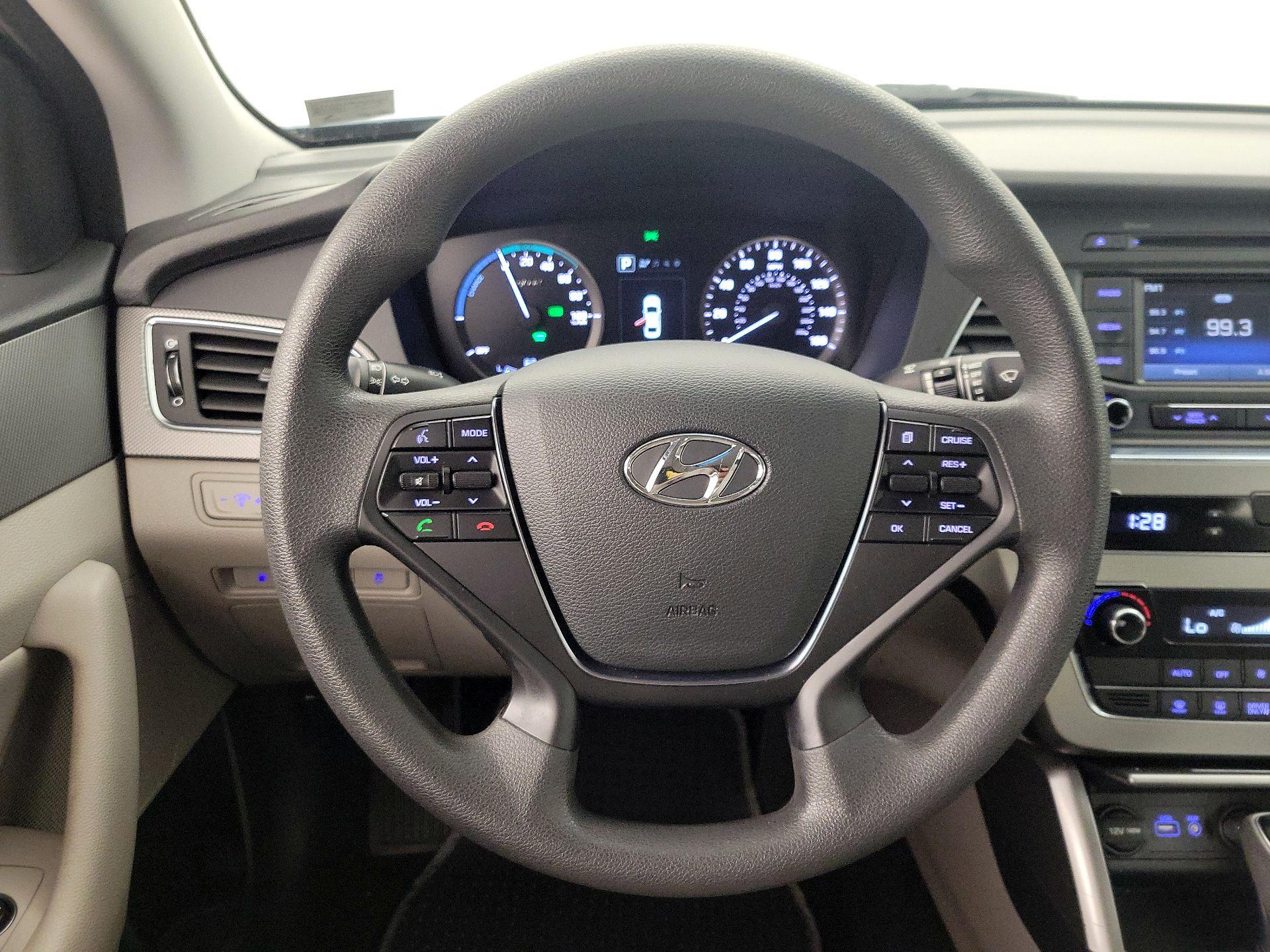 Thumbnail: 2016 Hyundai Sonata - 10