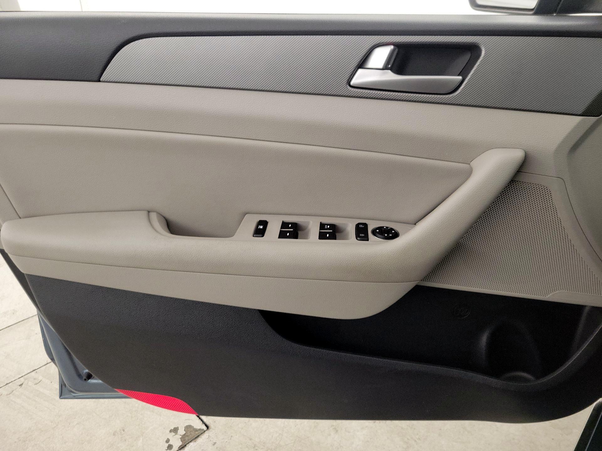 Thumbnail: 2016 Hyundai Sonata - 12