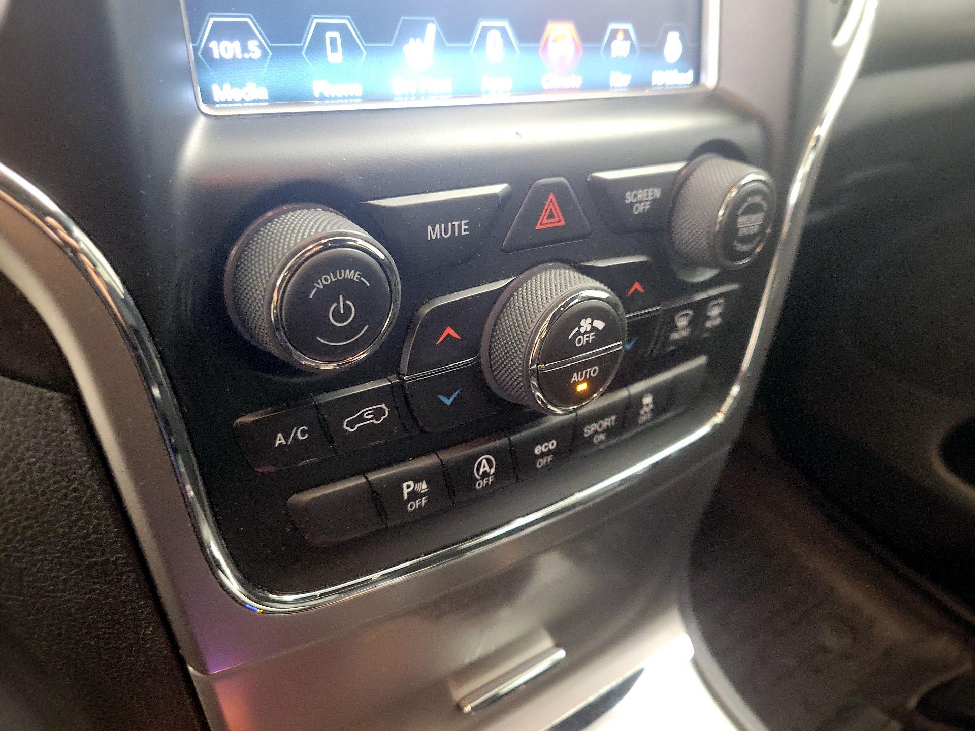 Thumbnail: 2018 Jeep Grand Cherokee - 17