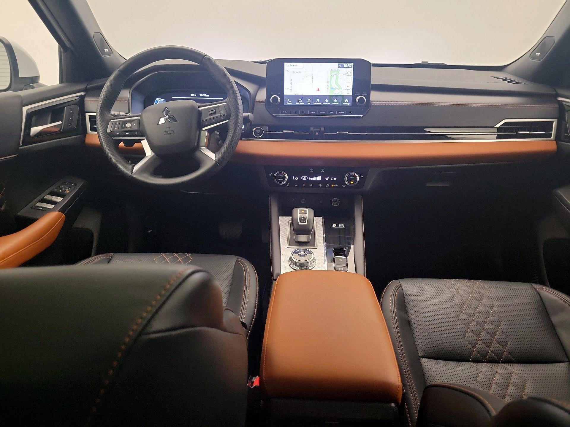 Thumbnail: 2023 Mitsubishi Outlander - 9