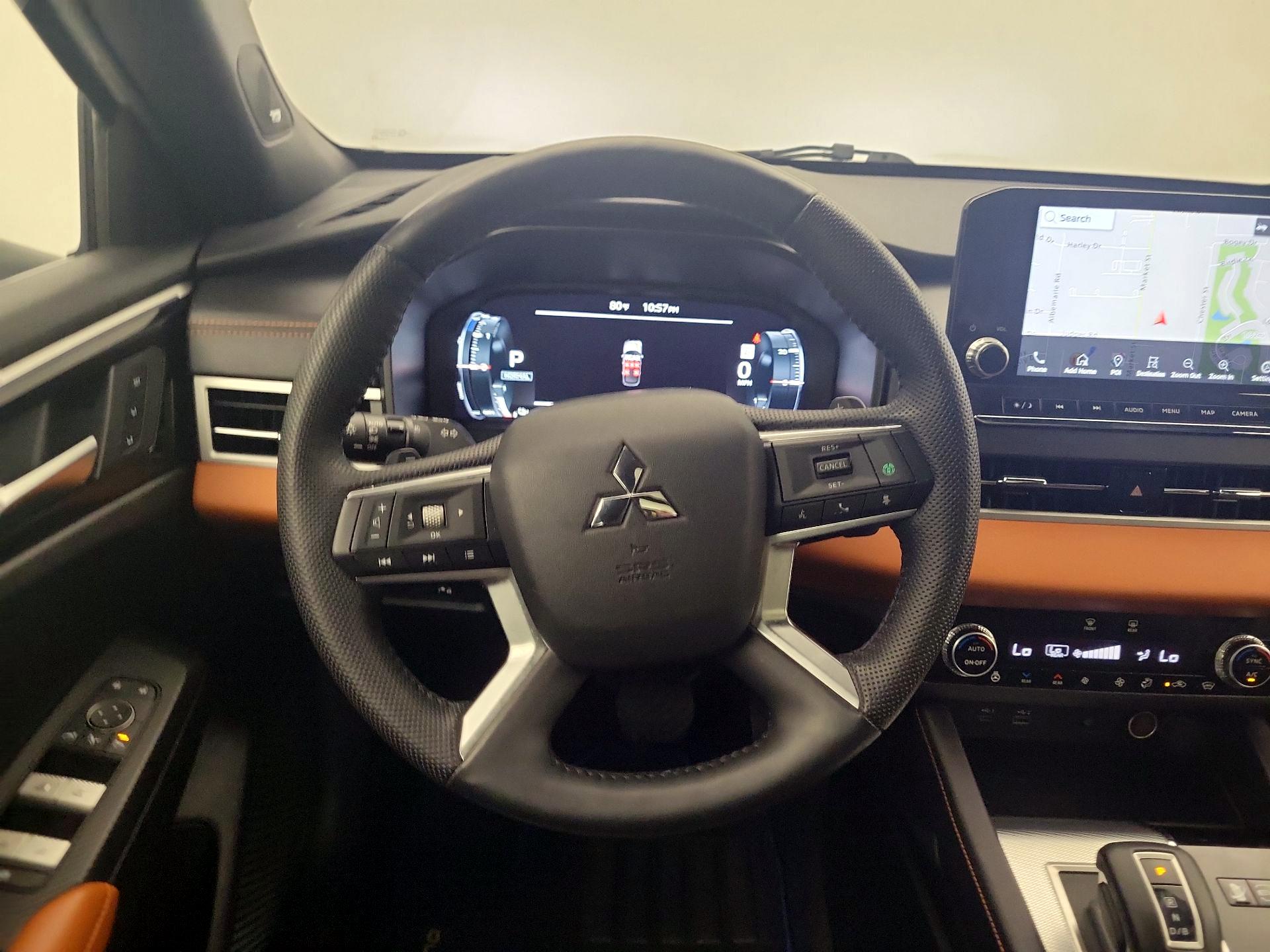 Thumbnail: 2023 Mitsubishi Outlander - 10