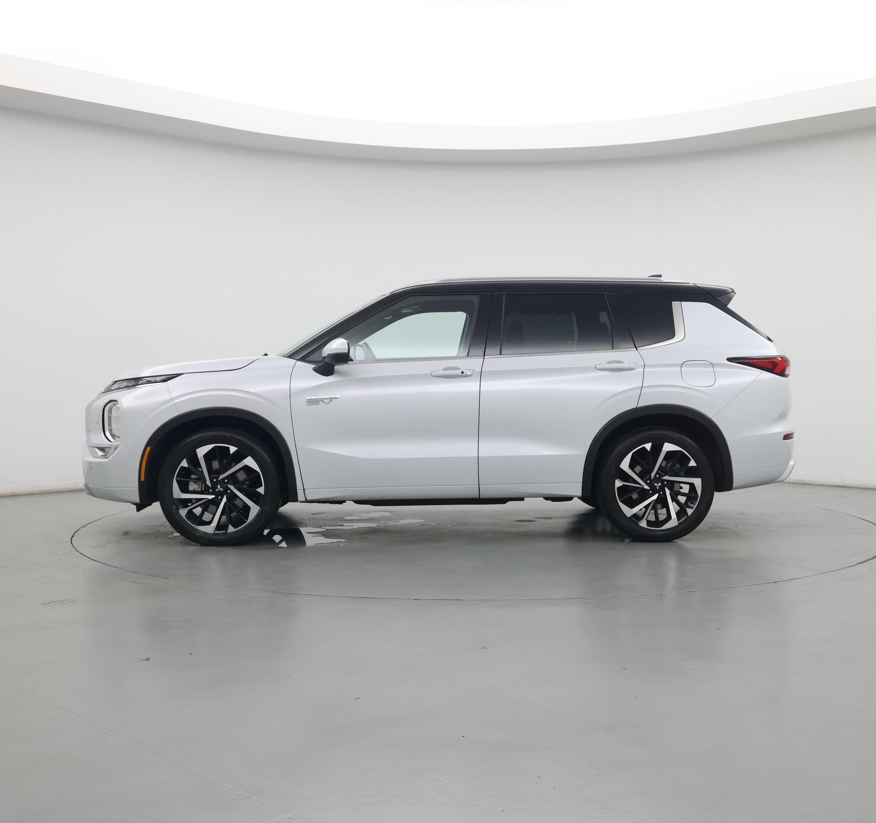 Thumbnail: 2023 Mitsubishi Outlander - 3