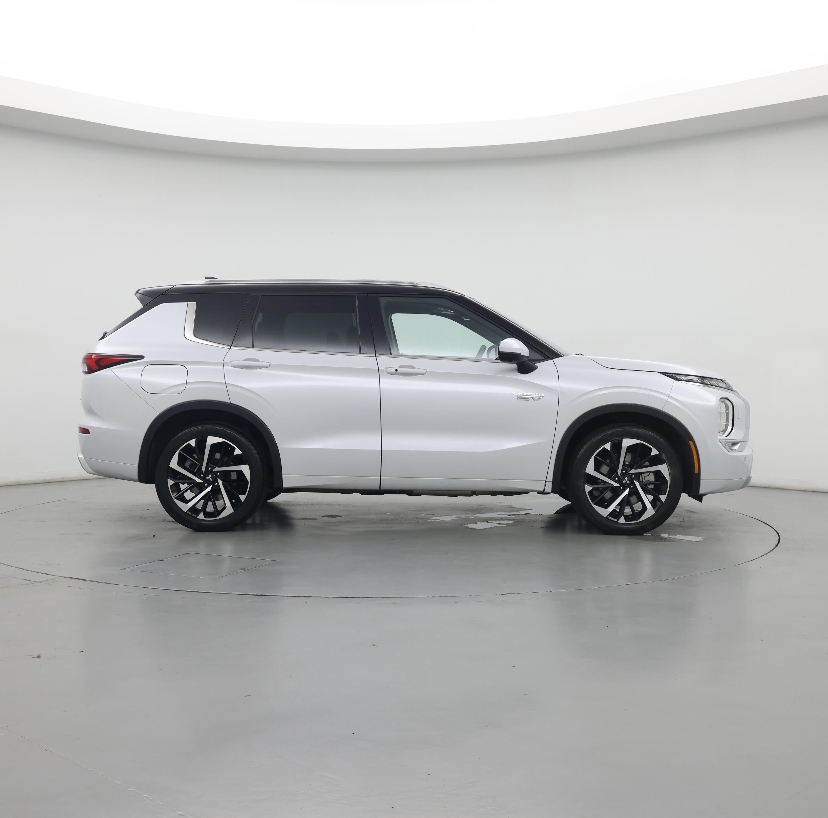 Thumbnail: 2023 Mitsubishi Outlander - 7