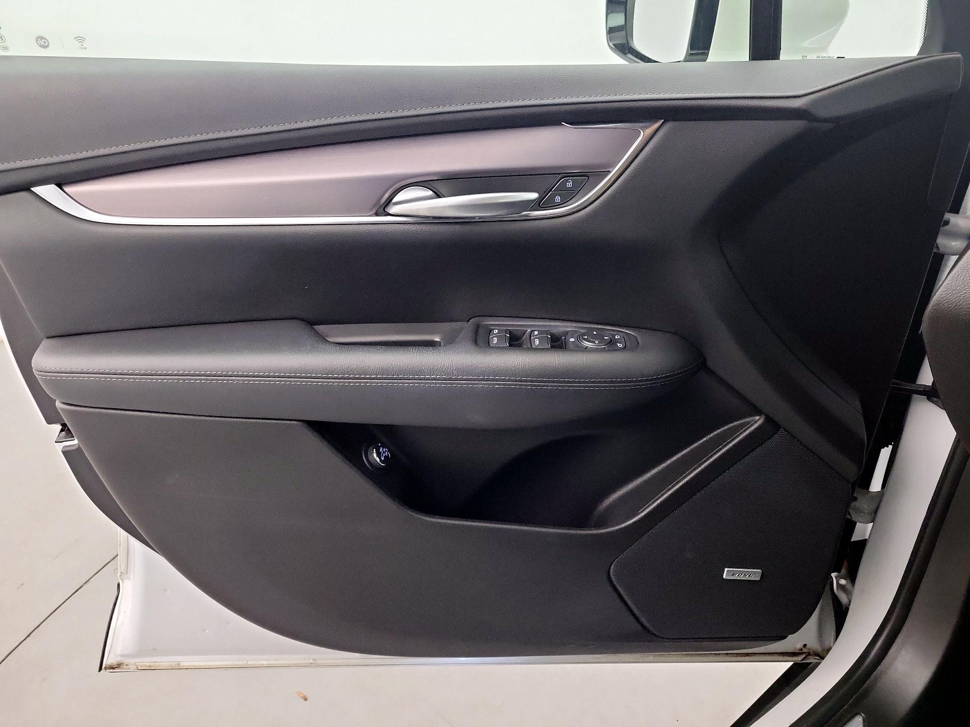 Thumbnail: 2022 Cadillac XT5 - 10