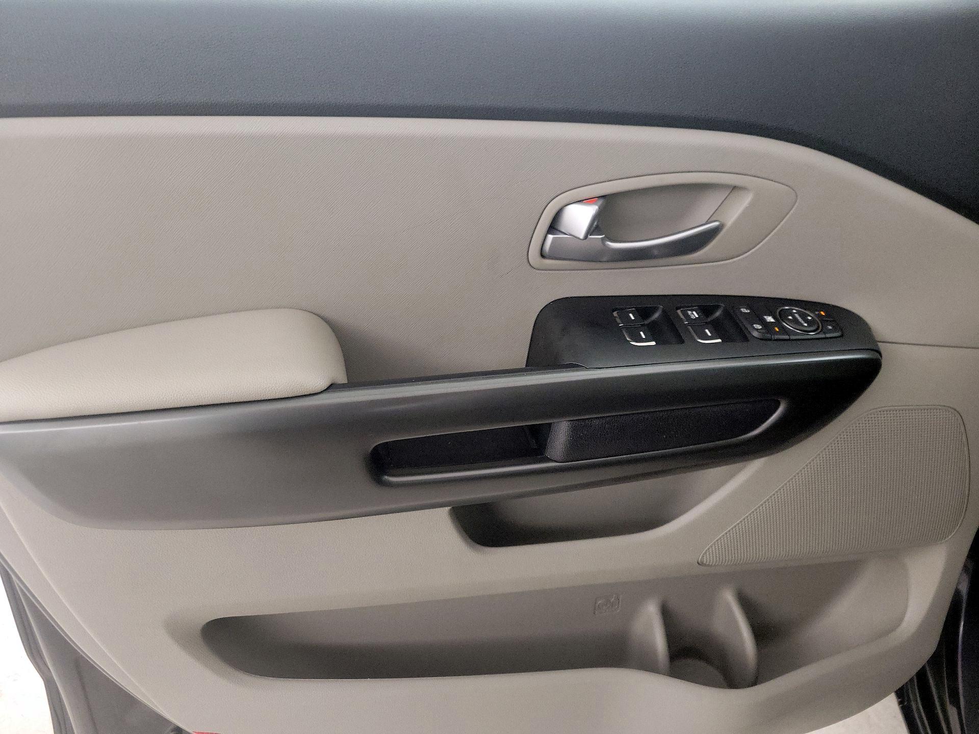 Thumbnail: 2020 Kia Sedona - 12