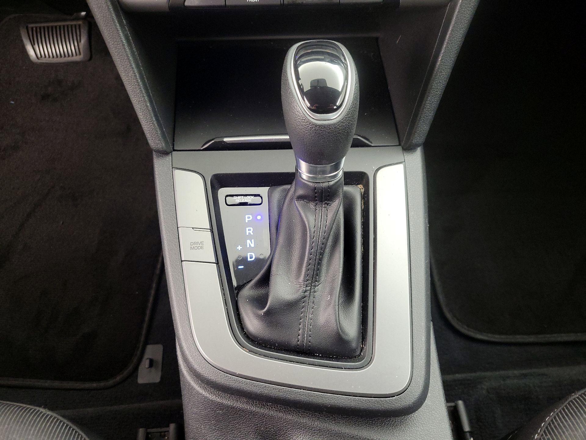 Thumbnail: 2018 Hyundai Elantra - 17