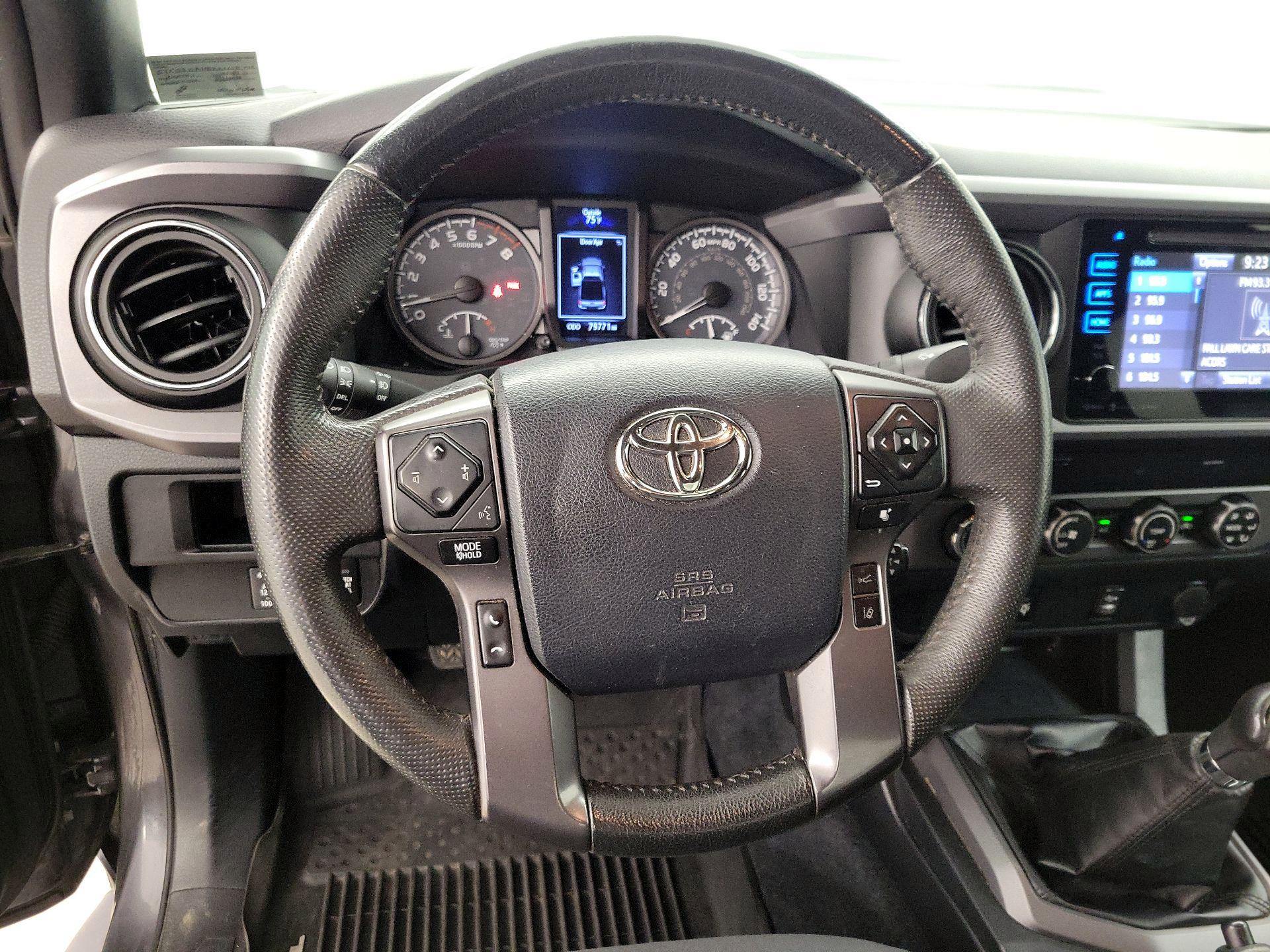 Thumbnail: 2019 Toyota Tacoma - 10