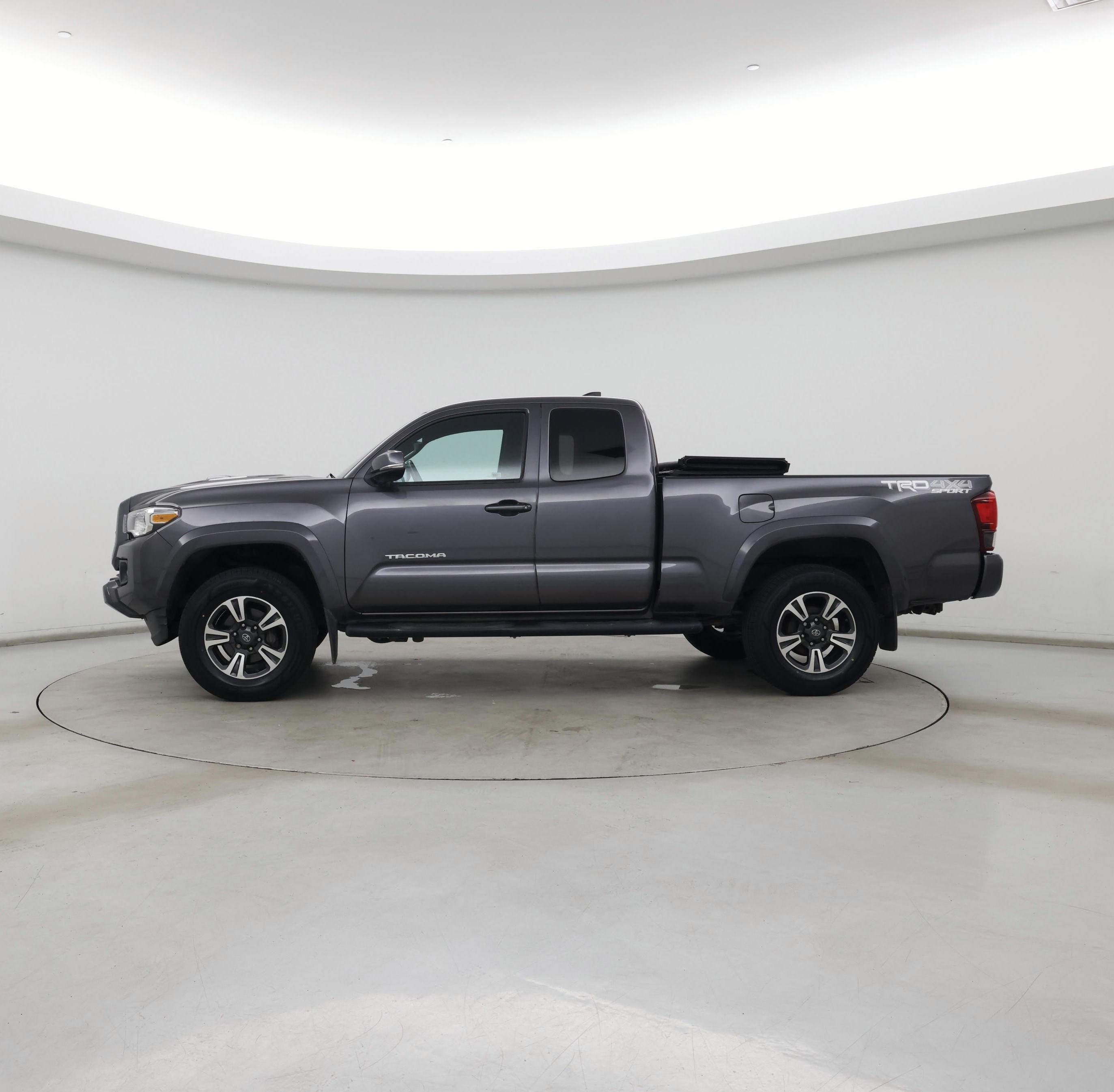 Thumbnail: 2019 Toyota Tacoma - 3