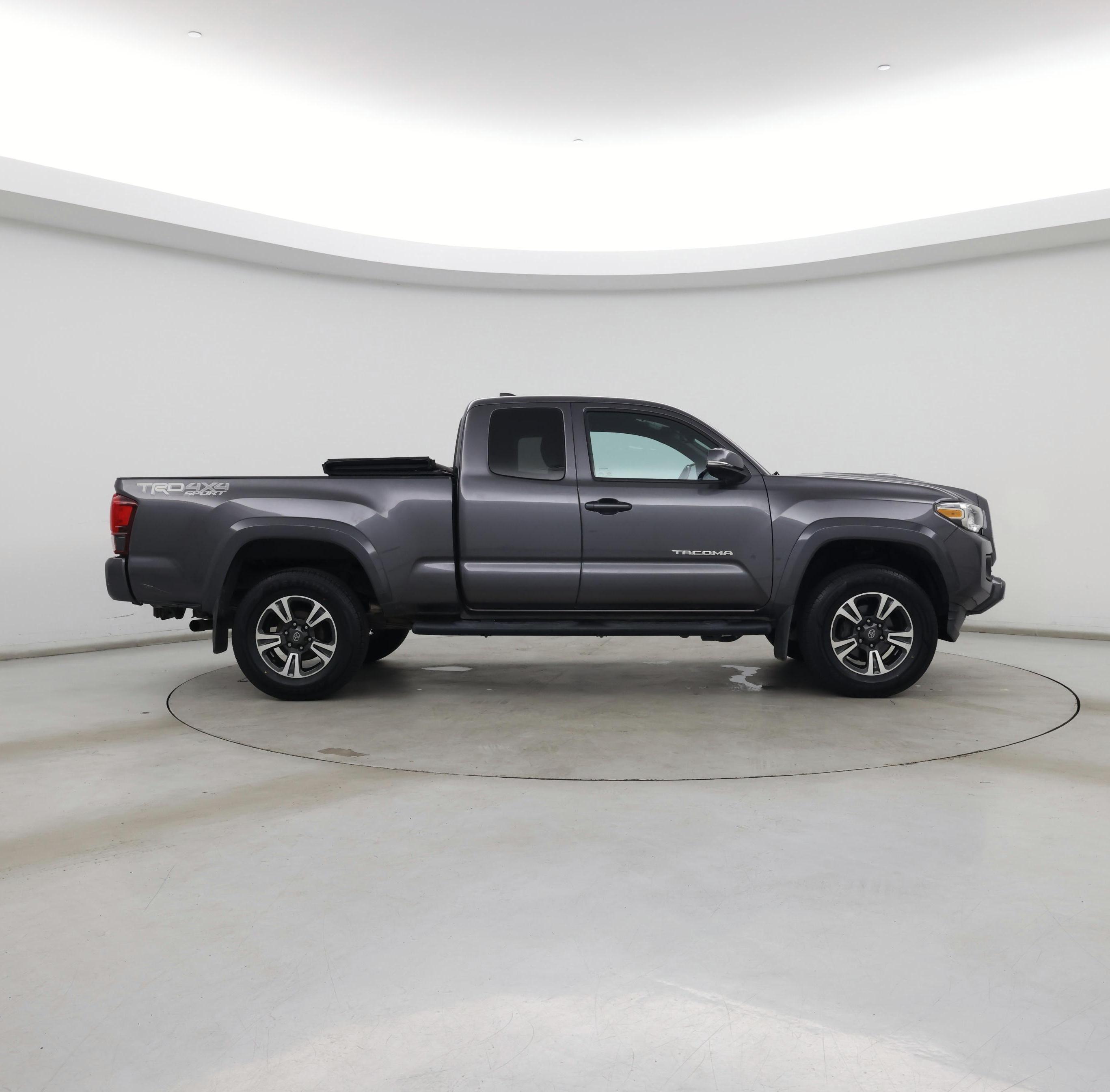 Thumbnail: 2019 Toyota Tacoma - 7