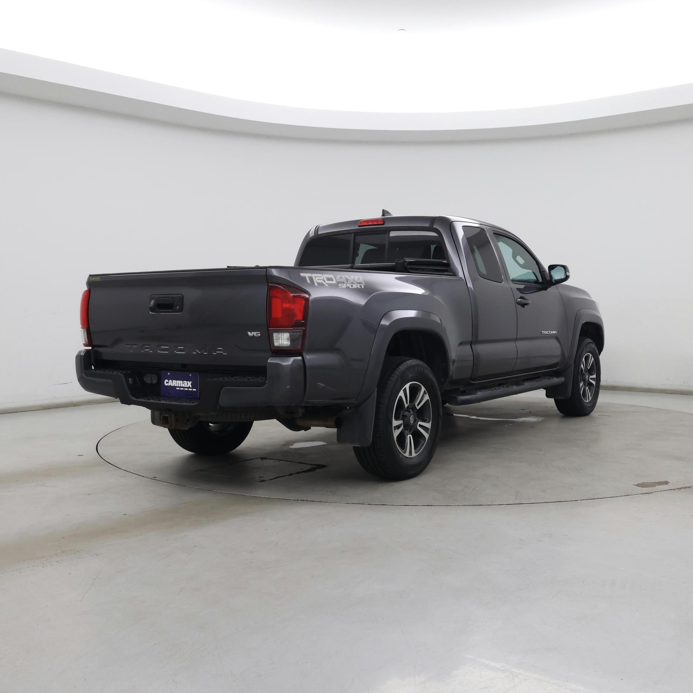 Thumbnail: 2019 Toyota Tacoma - 8