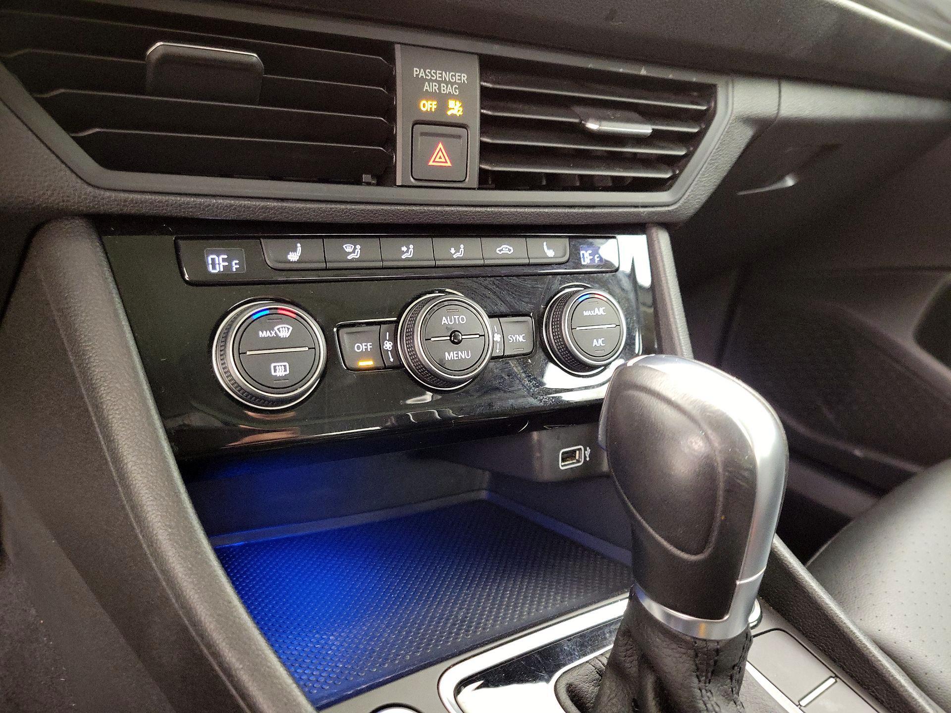 Thumbnail: 2019 Volkswagen Jetta - 16