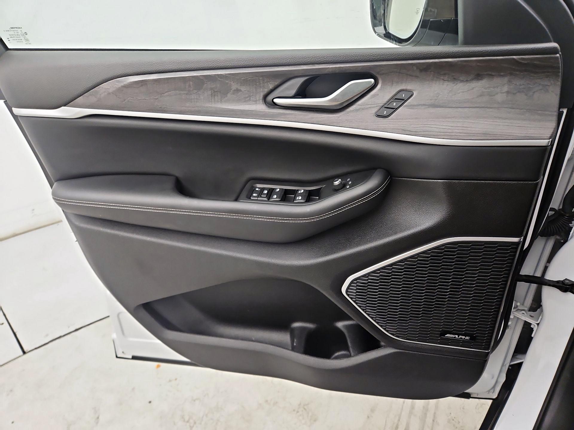 Thumbnail: 2023 Jeep Grand Cherokee - 12