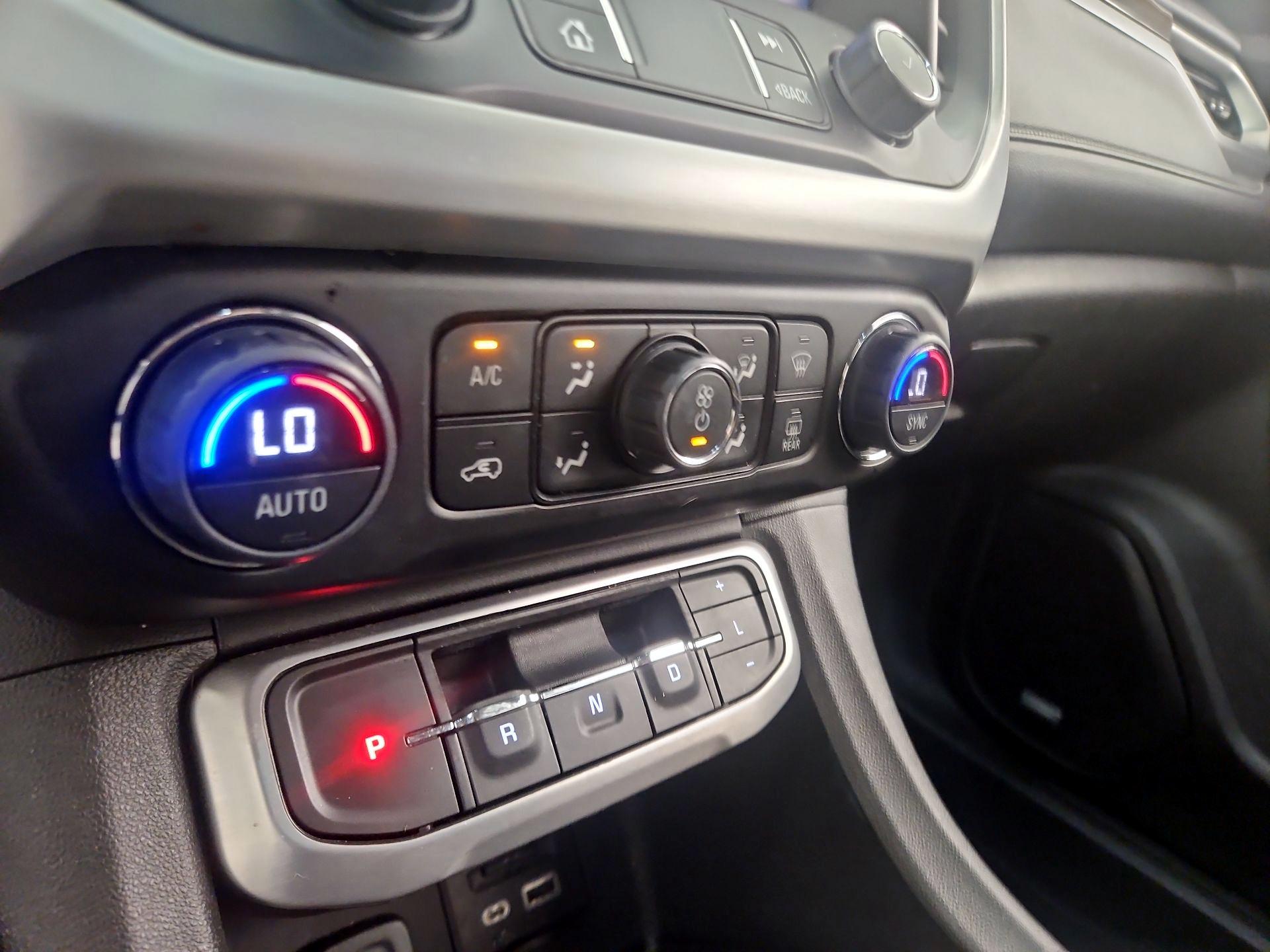 Thumbnail: 2022 GMC Acadia - 16