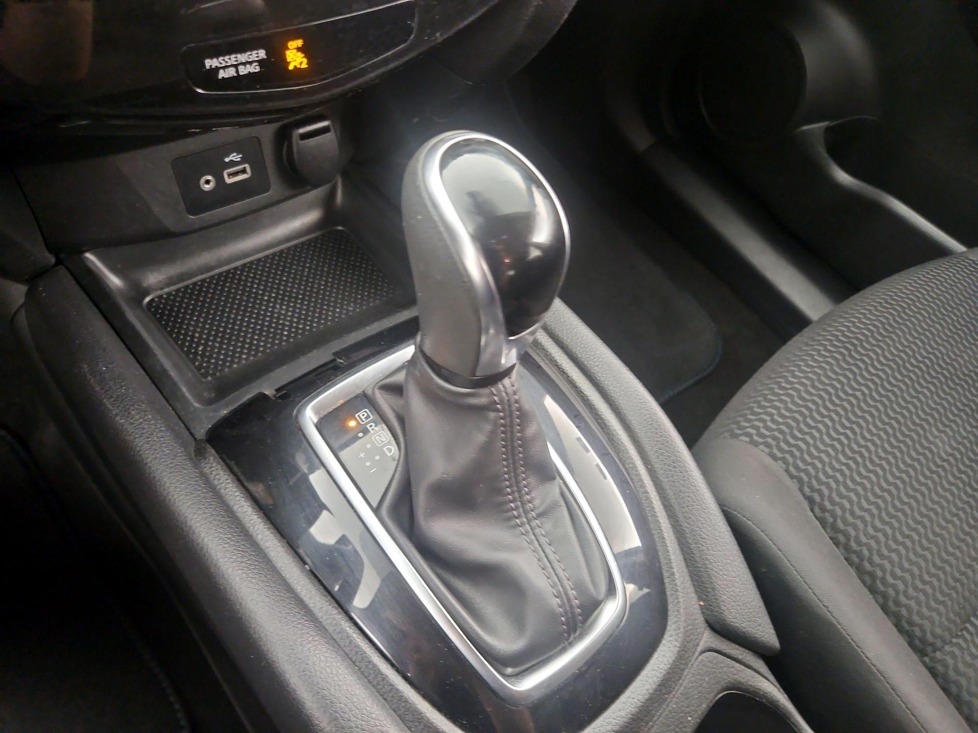 Thumbnail: 2020 Nissan Rogue Sport - 17