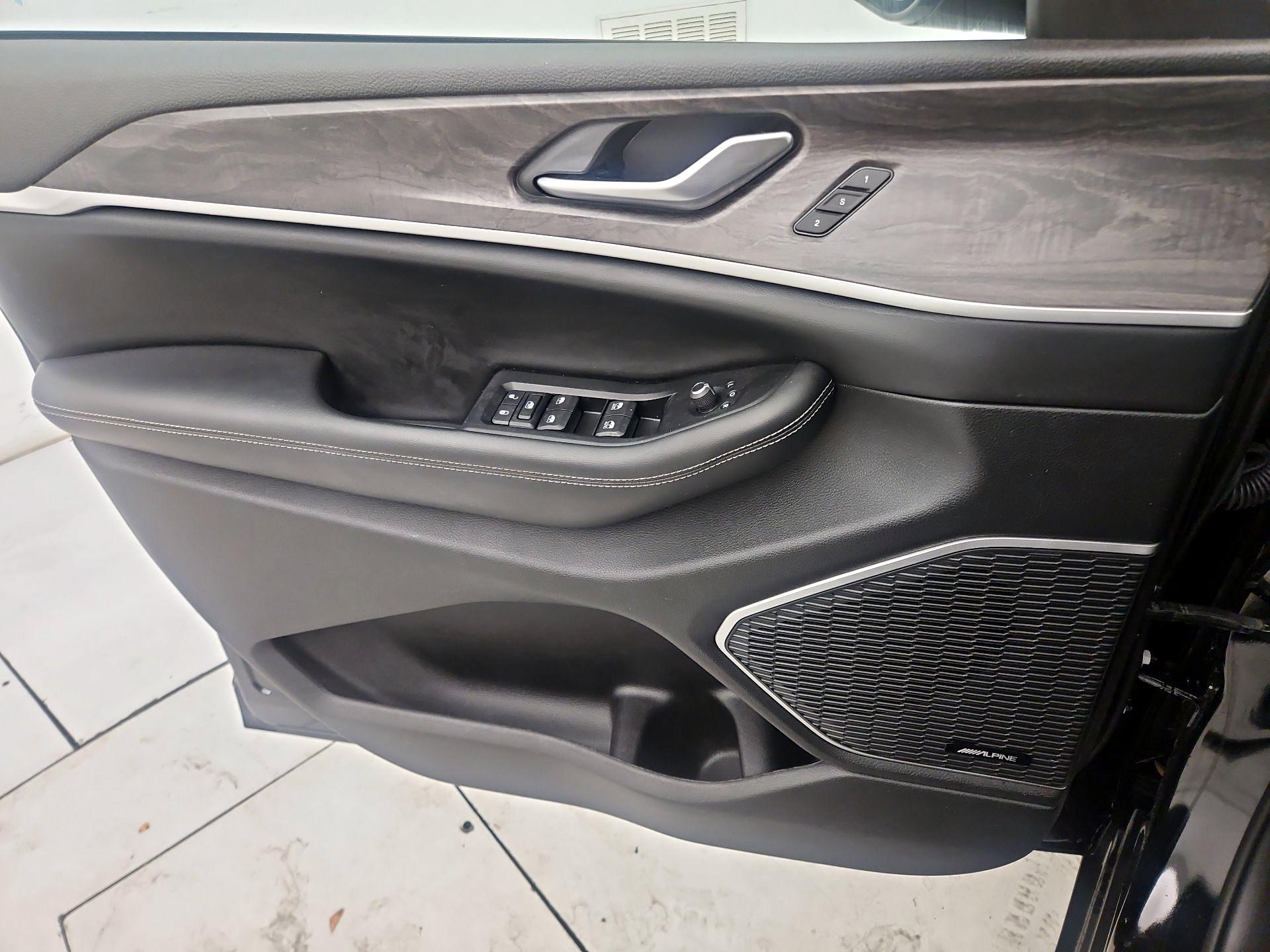 Thumbnail: 2023 Jeep Grand Cherokee - 12