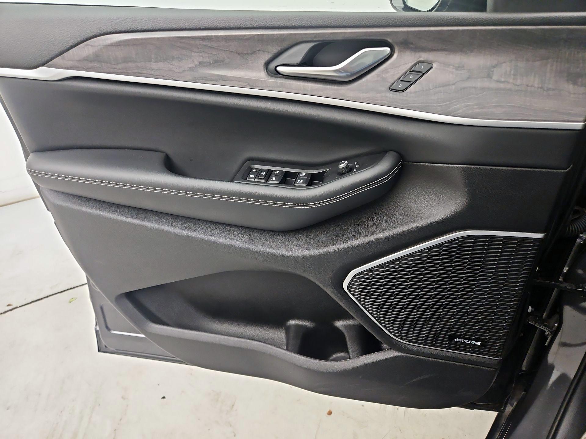 Thumbnail: 2023 Jeep Grand Cherokee - 12