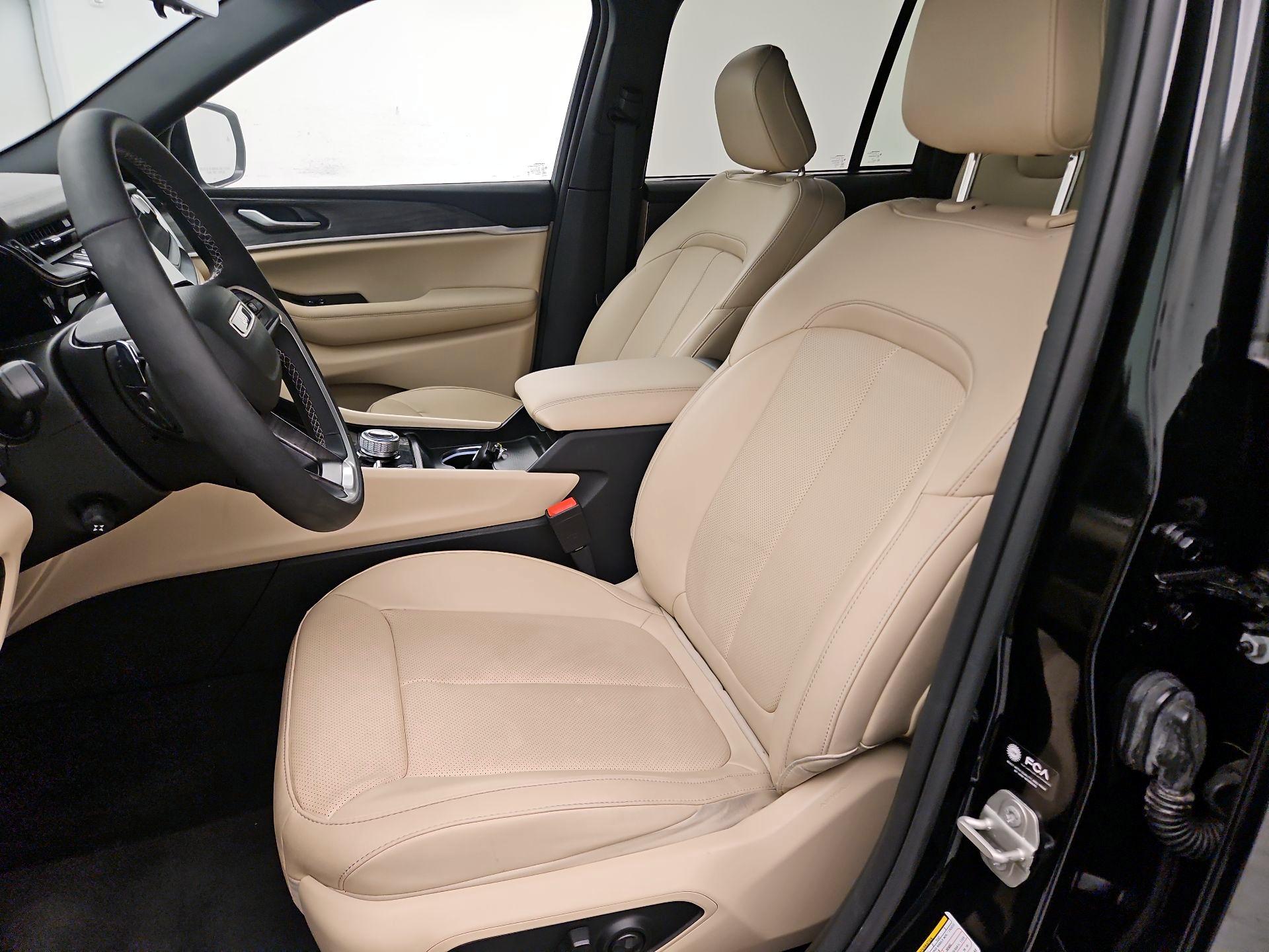 Thumbnail: 2023 Jeep Grand Cherokee - 11