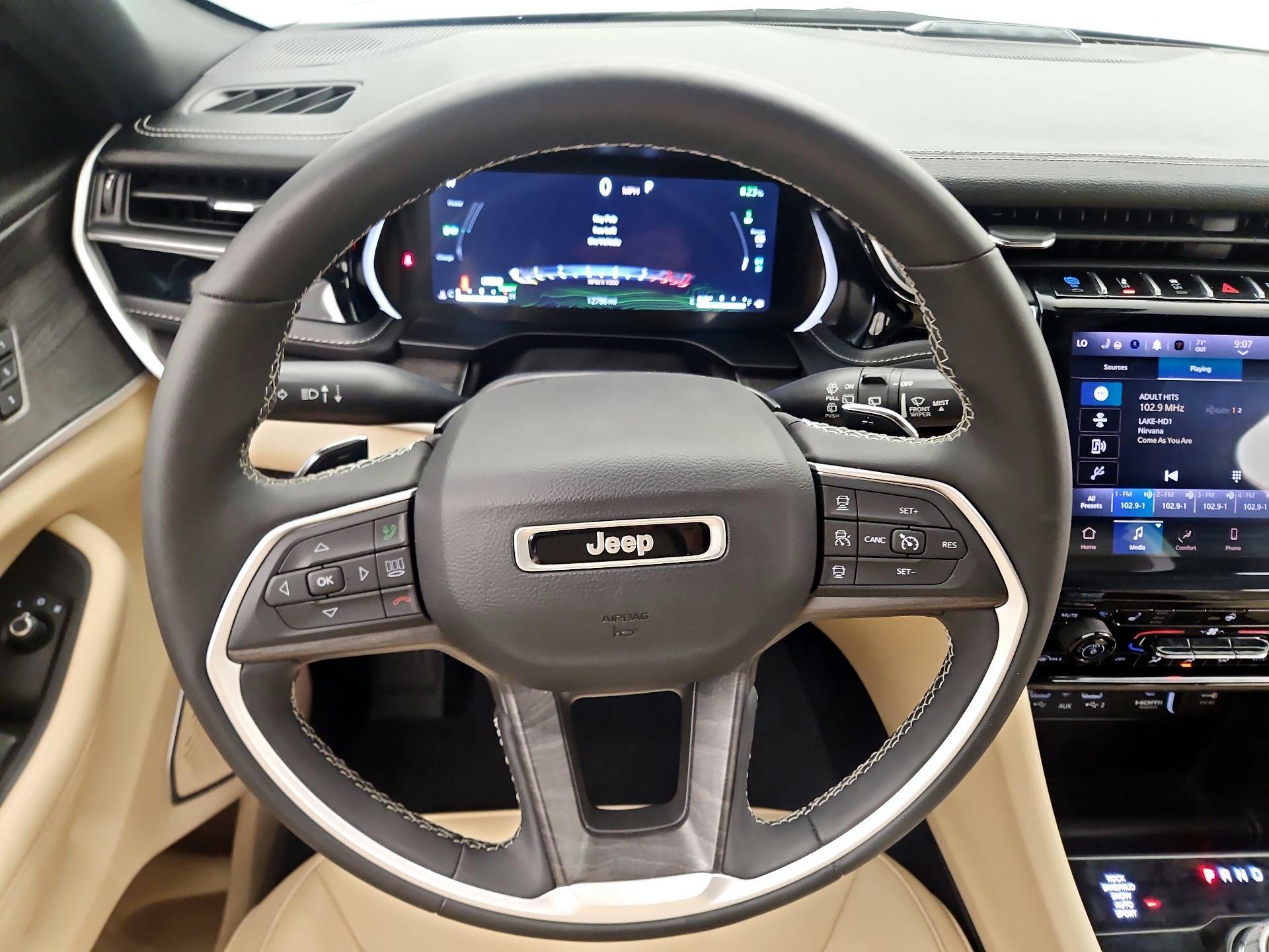 Thumbnail: 2023 Jeep Grand Cherokee - 10